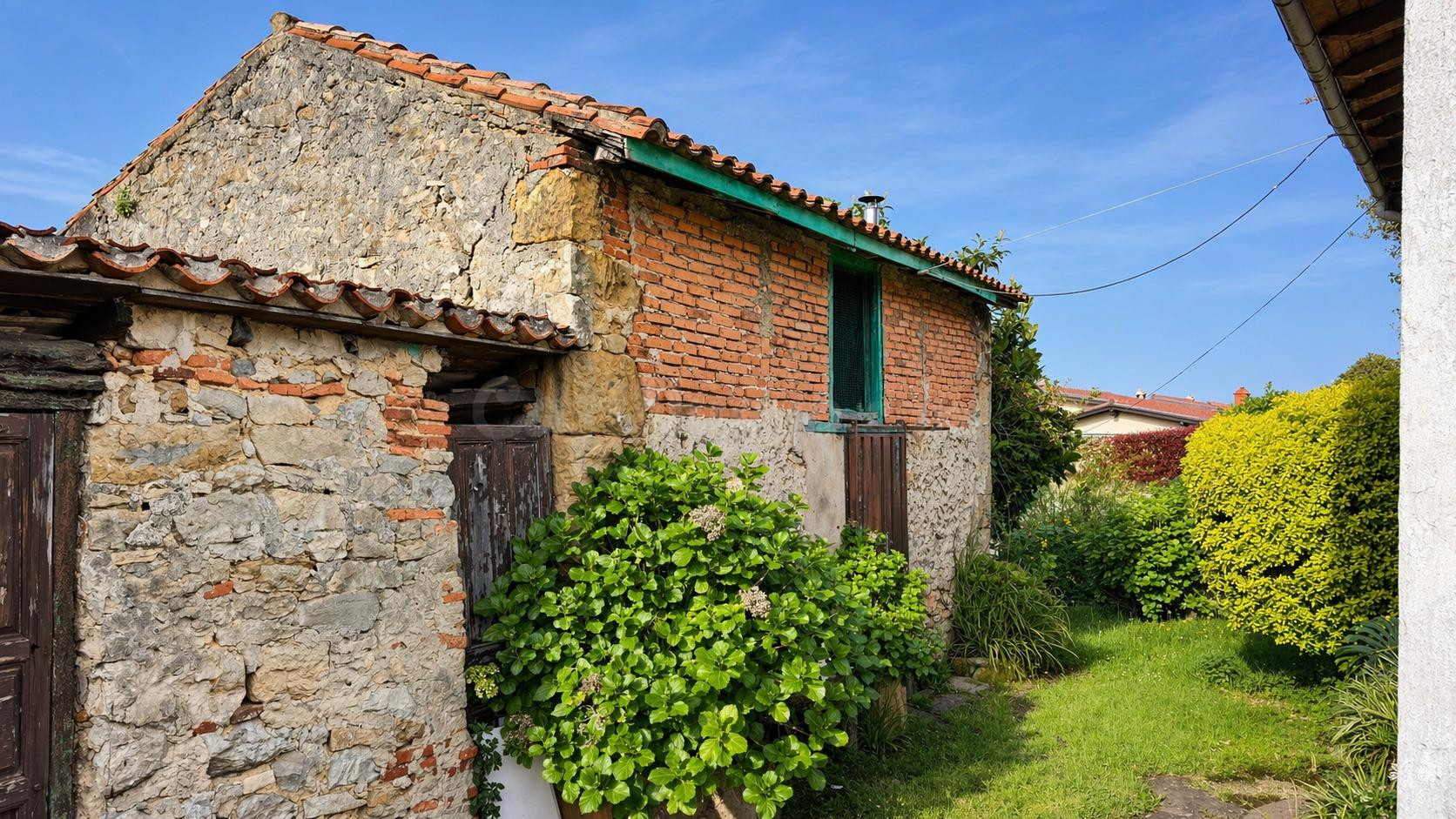 CASA, CUADRA Y JARDIN EN COBRECES - foto 5