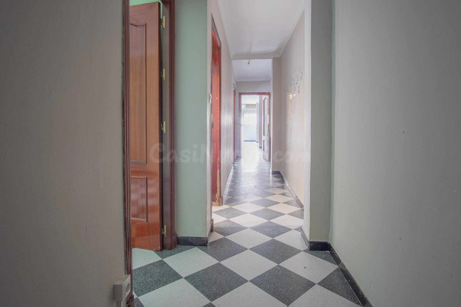 Vivienda luminosa con ascensor y muchas posibilidades. - foto 5