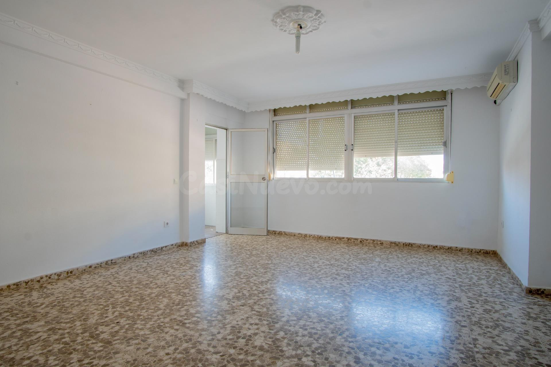 Amplitud y luz natural: Vivienda de 3 habitaciones en el centro de San Fernando - foto 2
