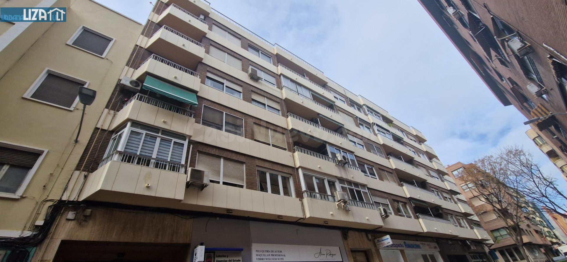 Amplio Piso Semireformado en el Corazón de Alicante