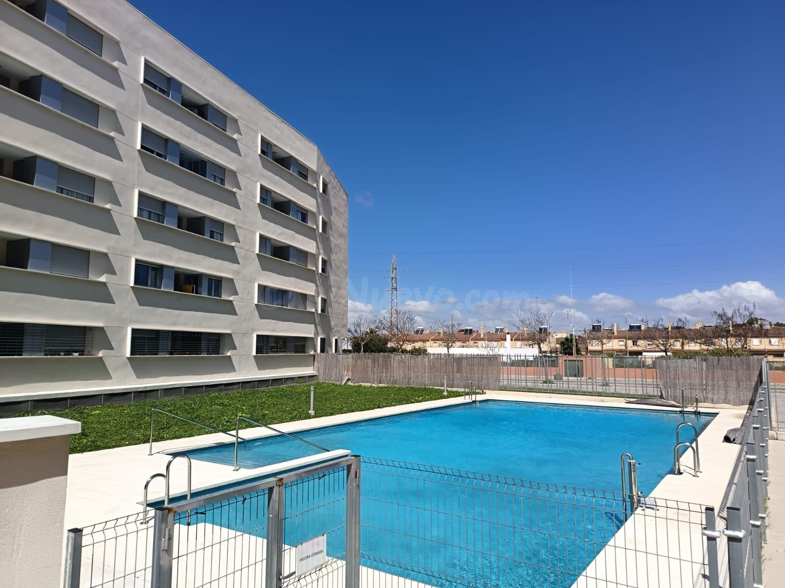 Bonito piso para alquilar con garaje y piscina. TEMPORADA ESCOLAR.
