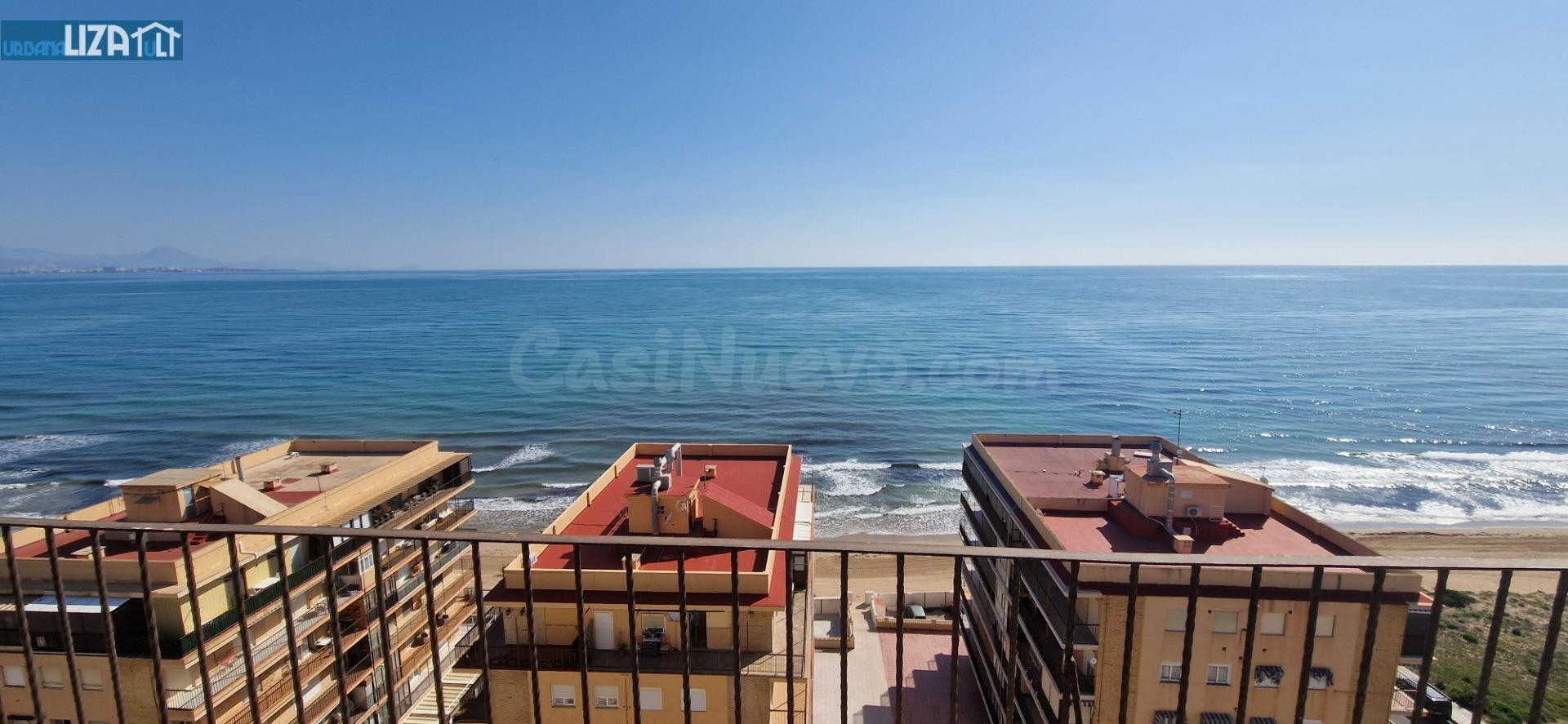 Amplio Piso en Primera Línea de los Arenales del Sol - Oportunidad Única