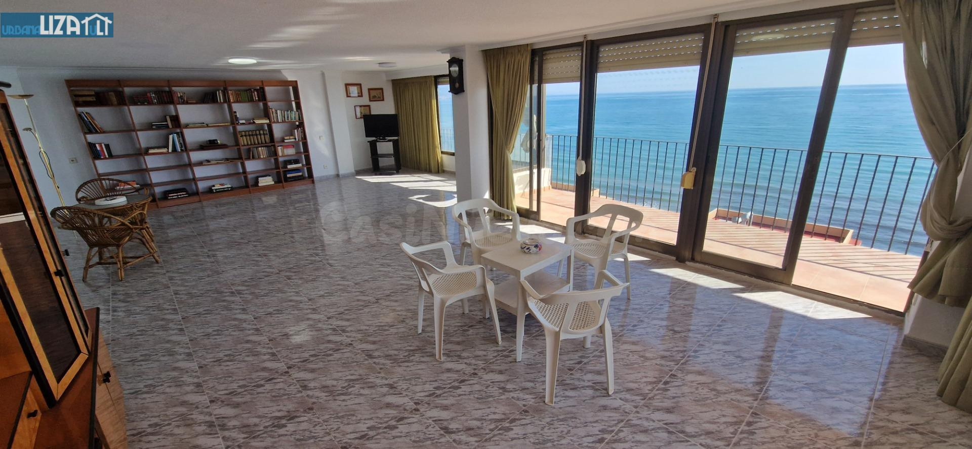Amplio Piso en Primera Línea de los Arenales del Sol - Oportunidad Única - foto 2