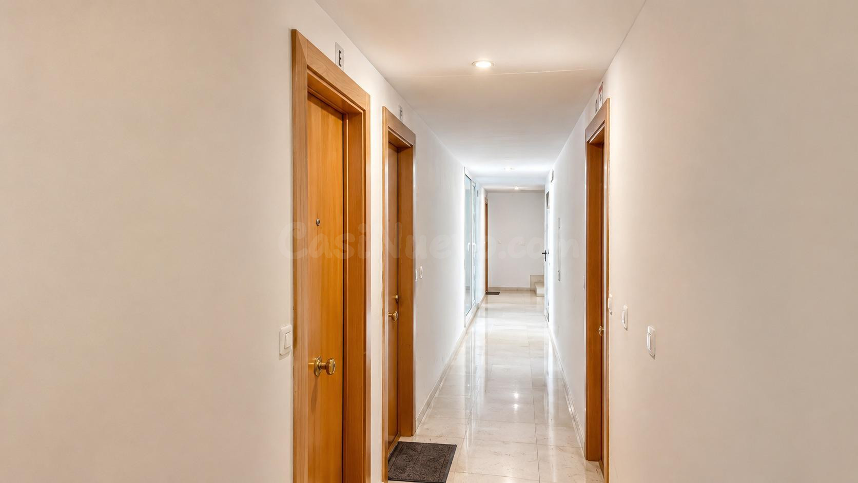 APARTAMENTO CON GARAJE Y TRASTERO EN COMILLAS - foto 2