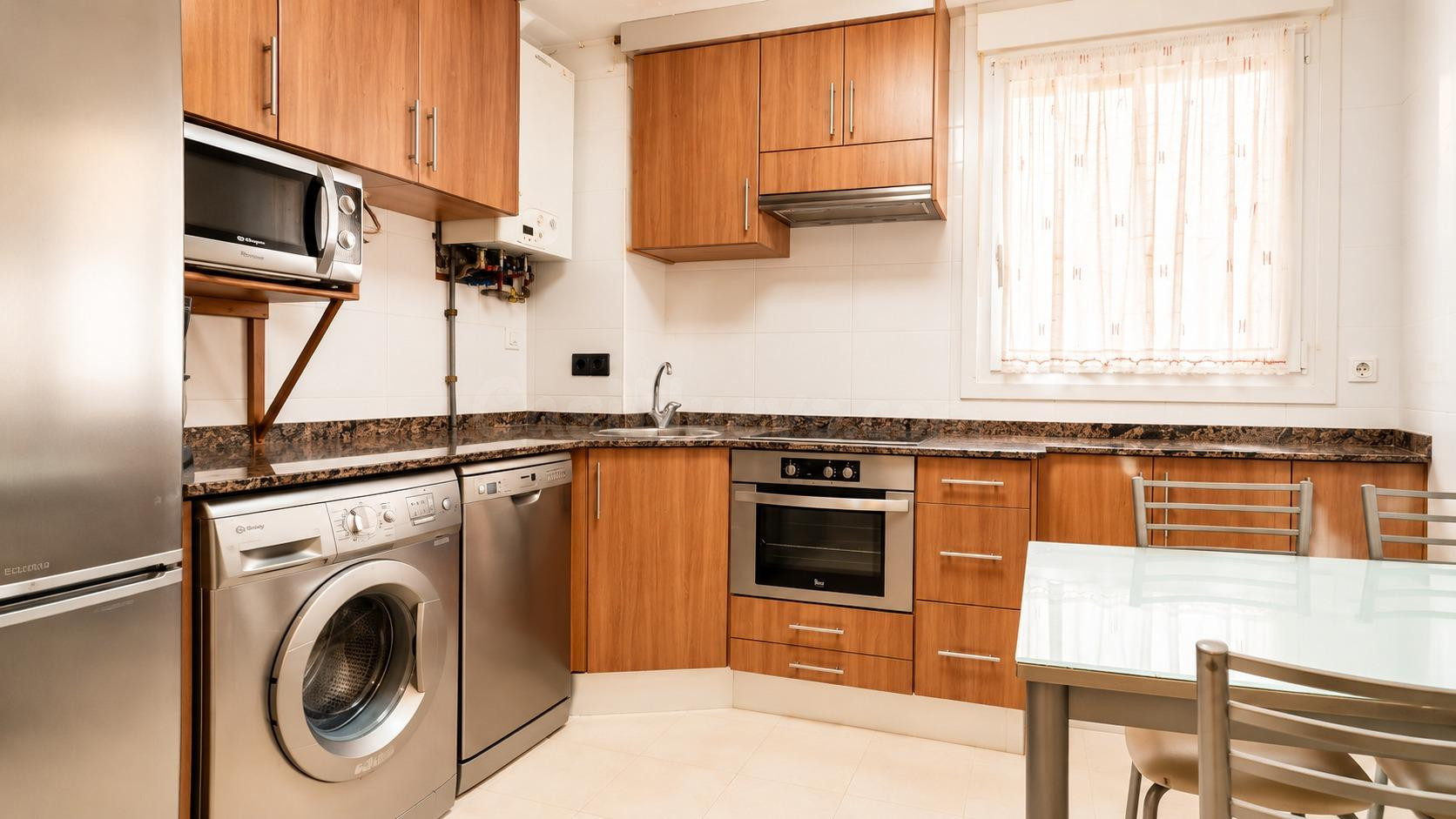 APARTAMENTO CON GARAJE Y TRASTERO EN COMILLAS - foto 4