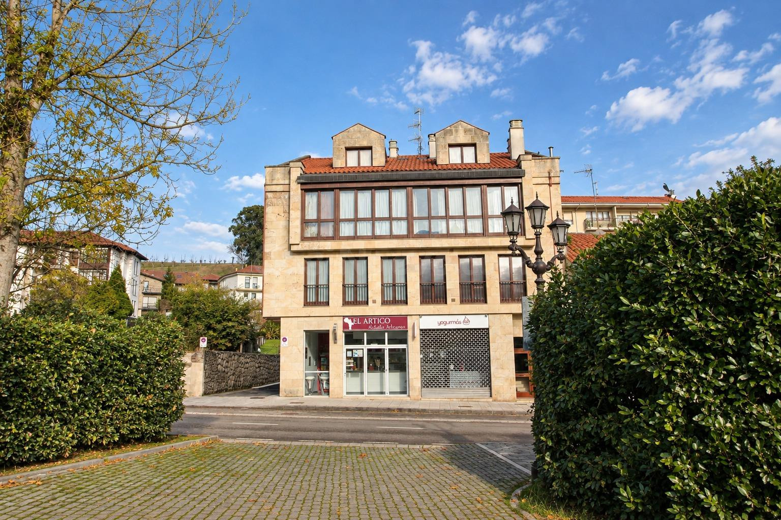 APARTAMENTO CON GARAJE EN EL CENTRO DE COMILLAS