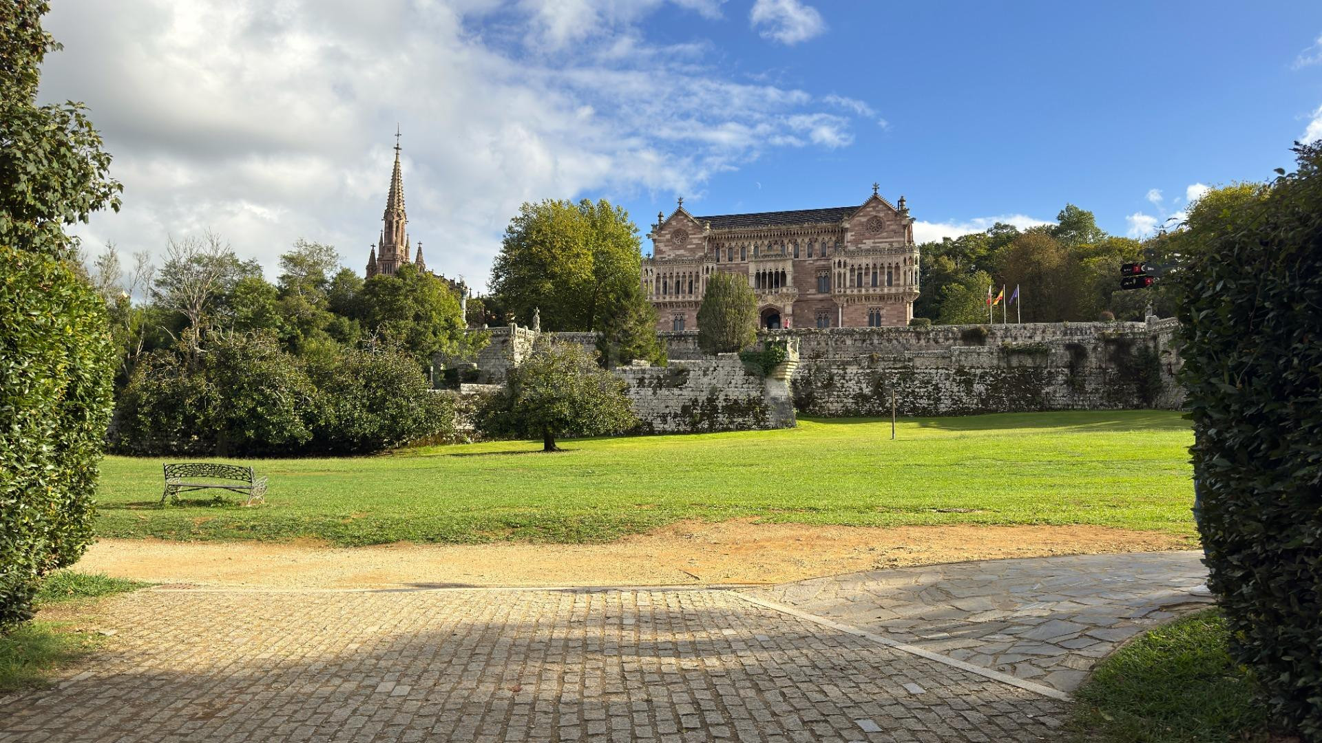 APARTAMENTO CON GARAJE EN EL CENTRO DE COMILLAS - foto 2