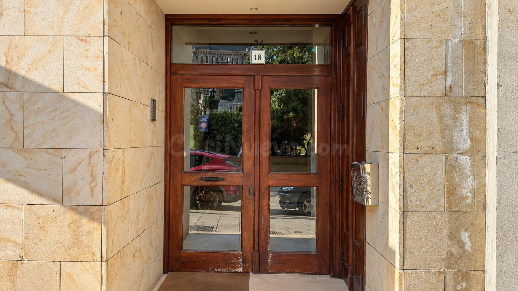 APARTAMENTO CON GARAJE EN EL CENTRO DE COMILLAS - foto 3