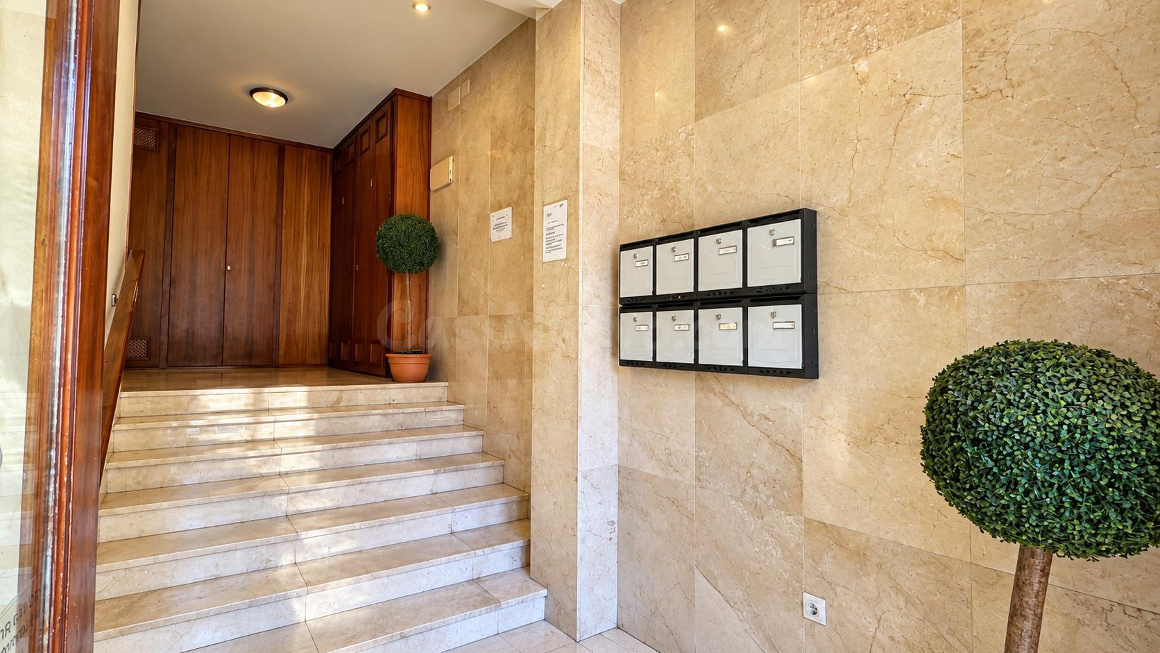 APARTAMENTO CON GARAJE EN EL CENTRO DE COMILLAS - foto 4