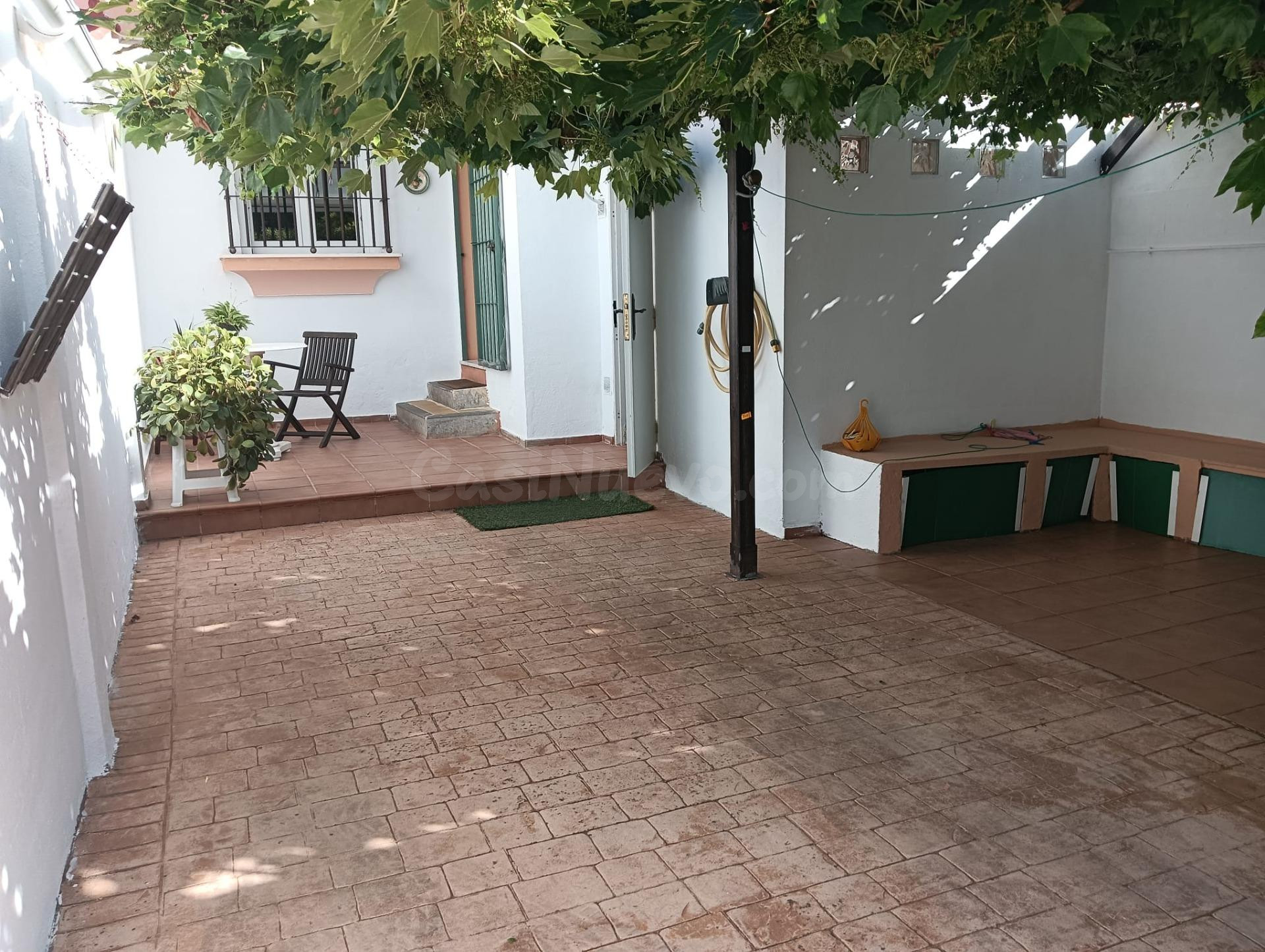 ADOSADO EN EL ALMENDRAL