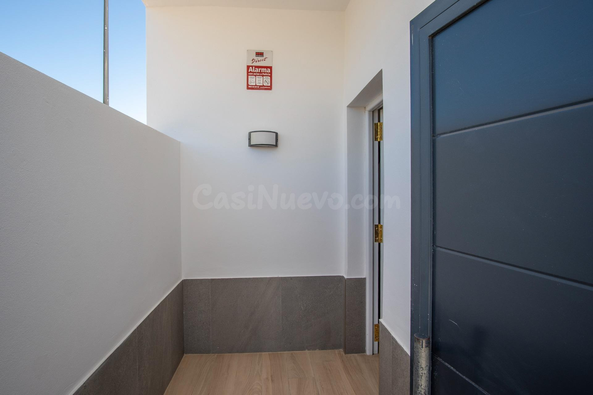 Chalet adosado de 3 habitaciones esquina con piscina privada - foto 5