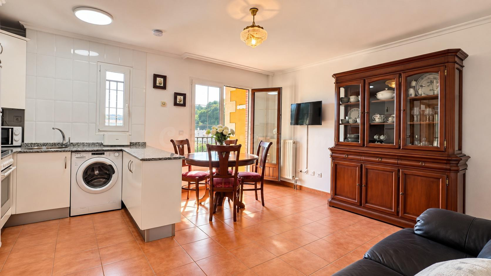 APARTAMENTO CON GARAJE Y TRASTERO JUNTO A COMILLAS