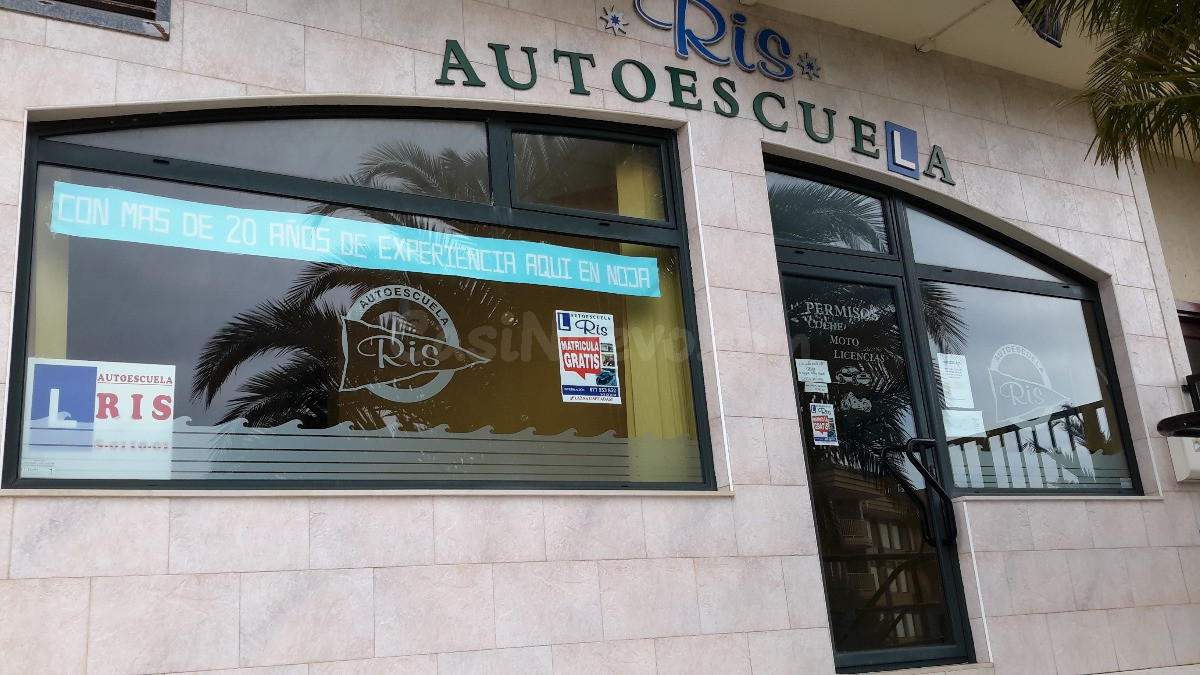 Local Comercial en Venta en Ris - foto 3