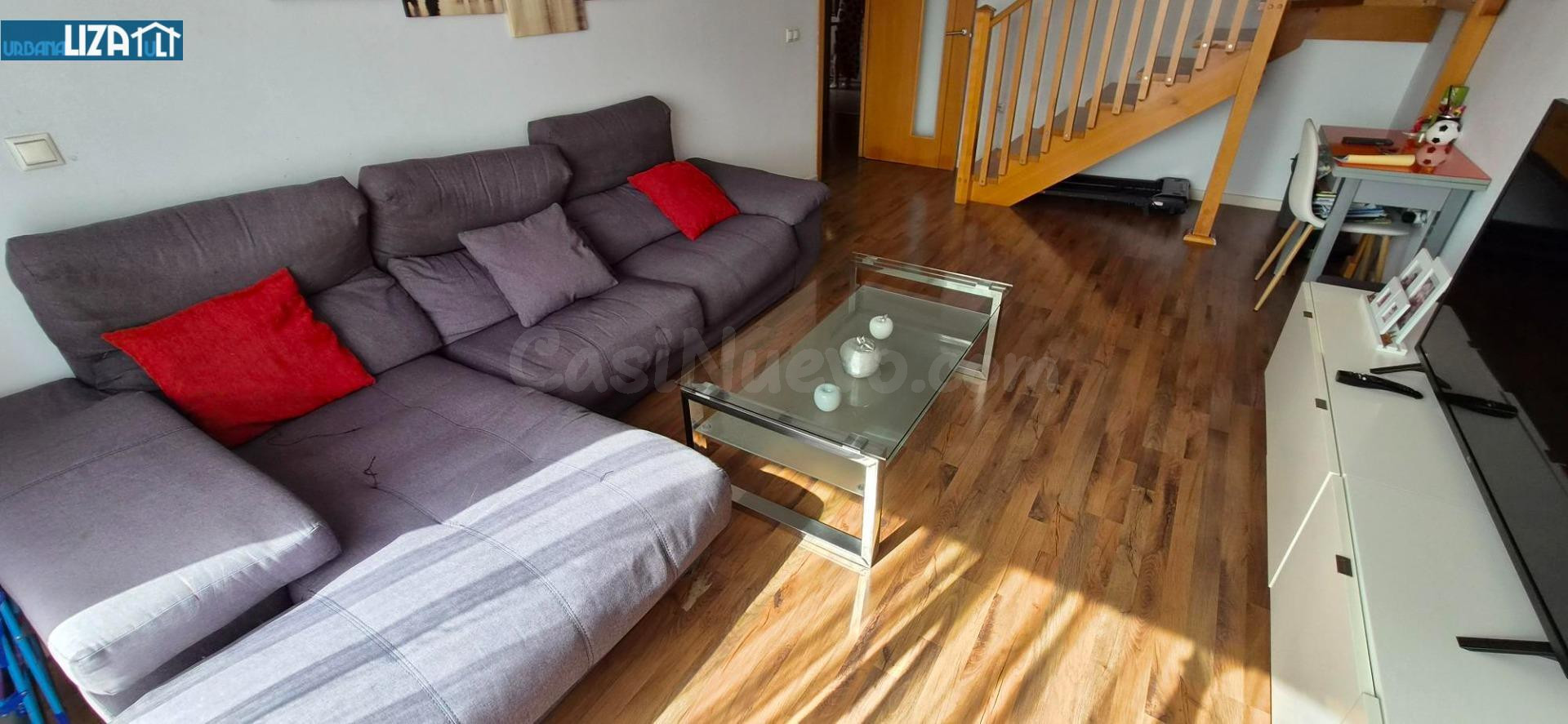 Impecable Ático en Venta con Terraza Privada y Acceso a Piscina - foto 3