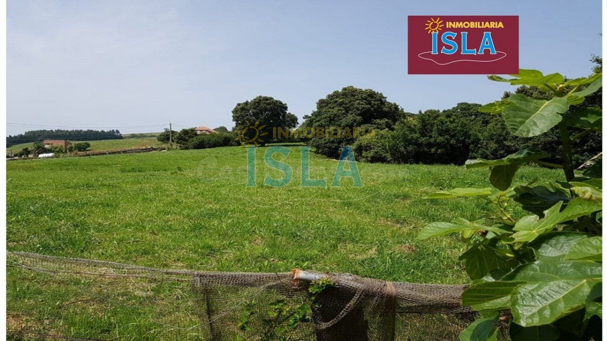 Terreno Urbano de 5.200 m2 en Arnuero a pocos km de las playas de Isla y Noja