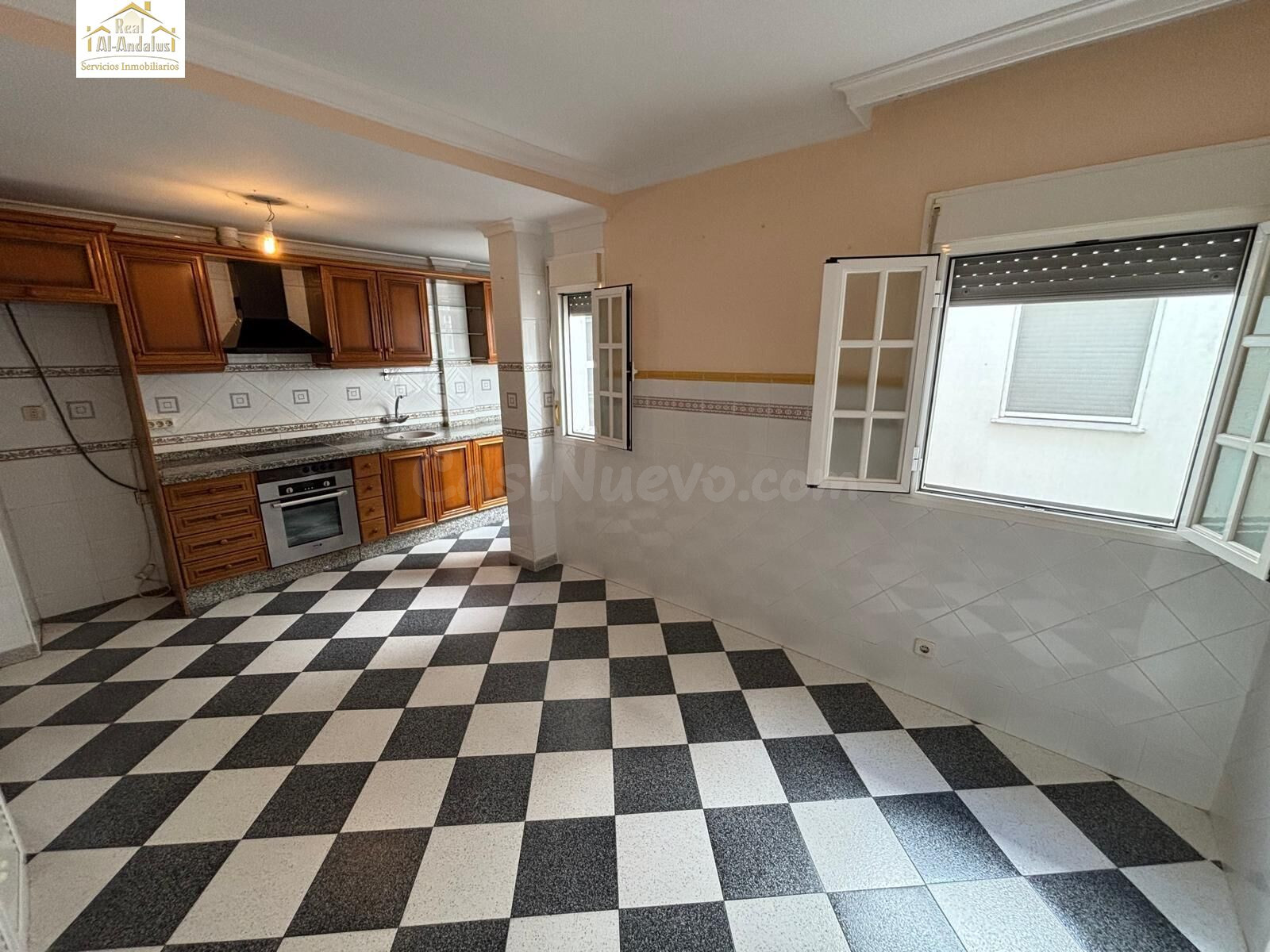 SE VENDE PISO CON ASCENSOR EN EL CENTRO DE PUERTO REAL - foto 3