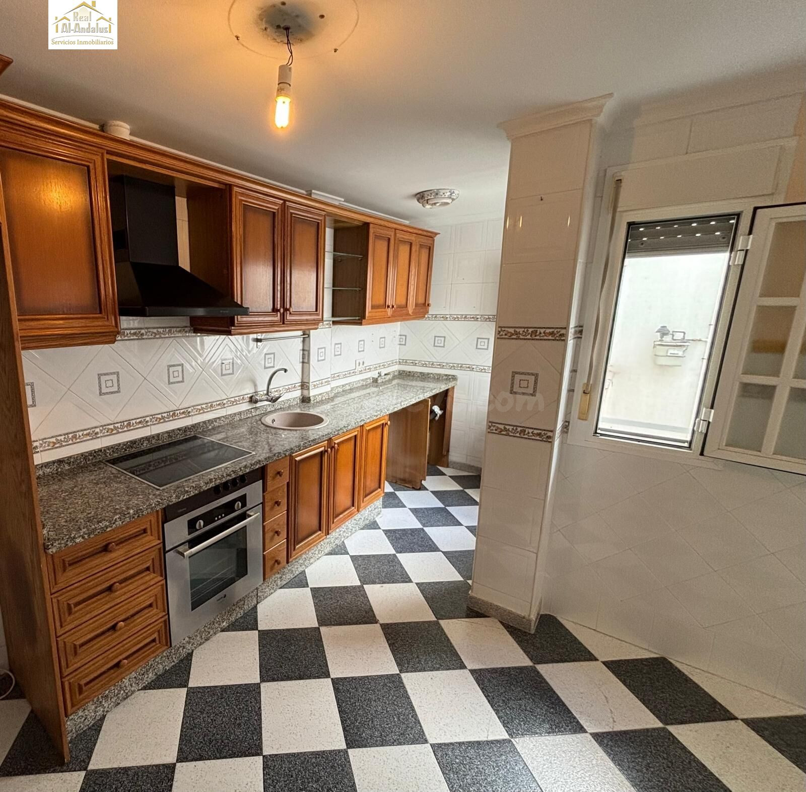 SE VENDE PISO CON ASCENSOR EN EL CENTRO DE PUERTO REAL - foto 4