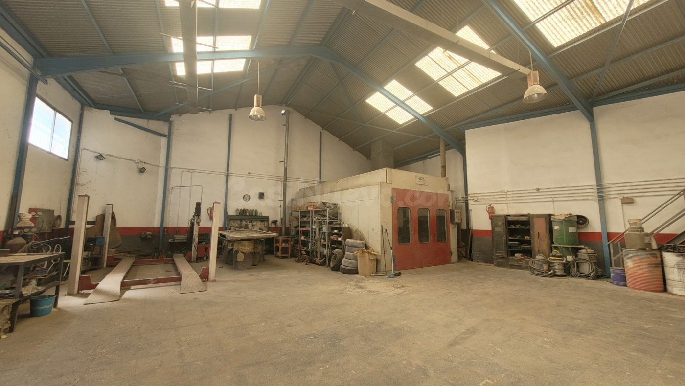 Negocio 260m² en venta - CAÑAMARES