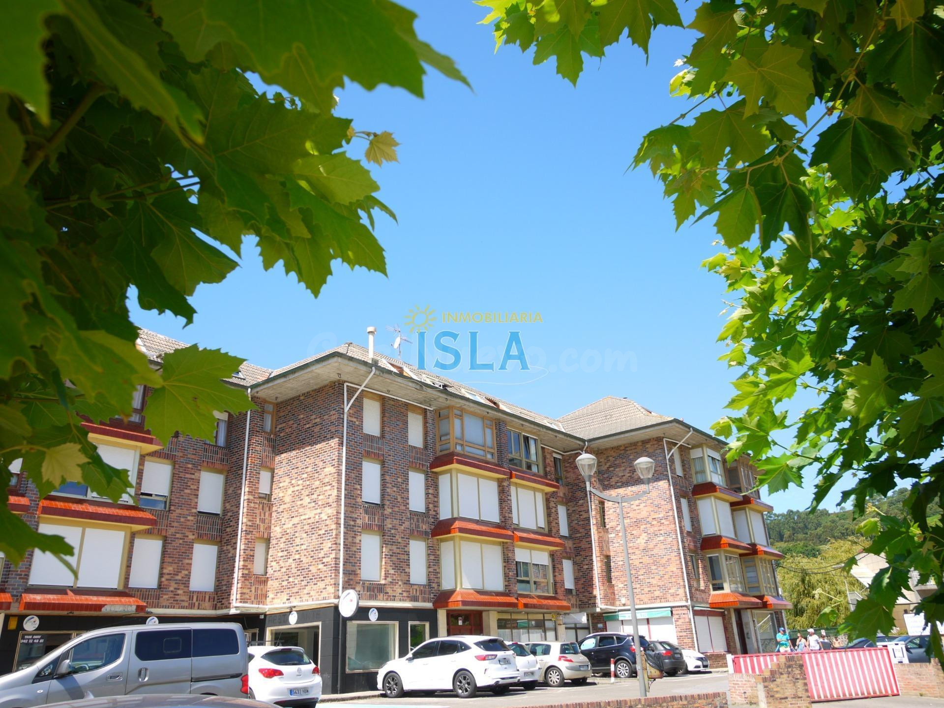 En ISLA, Amplio Piso junto a la Playa de El Sable – con gran garaje cerrado de 18 m2