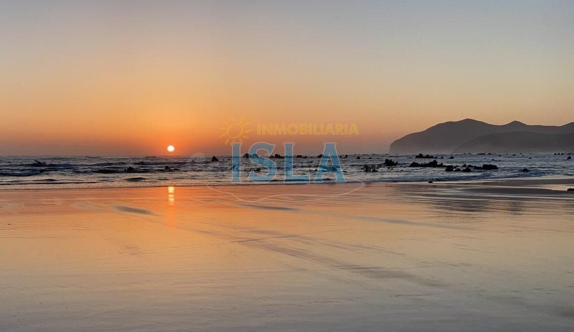 Luminoso piso de 3 habitaciones en el centro de Noja, a un paso de la playa de Trengandín