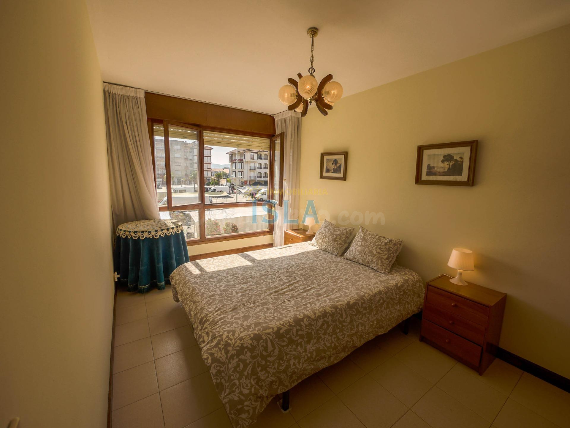 Luminoso piso de 3 habitaciones en el centro de Noja, a un paso de la playa de Trengandín - foto 4