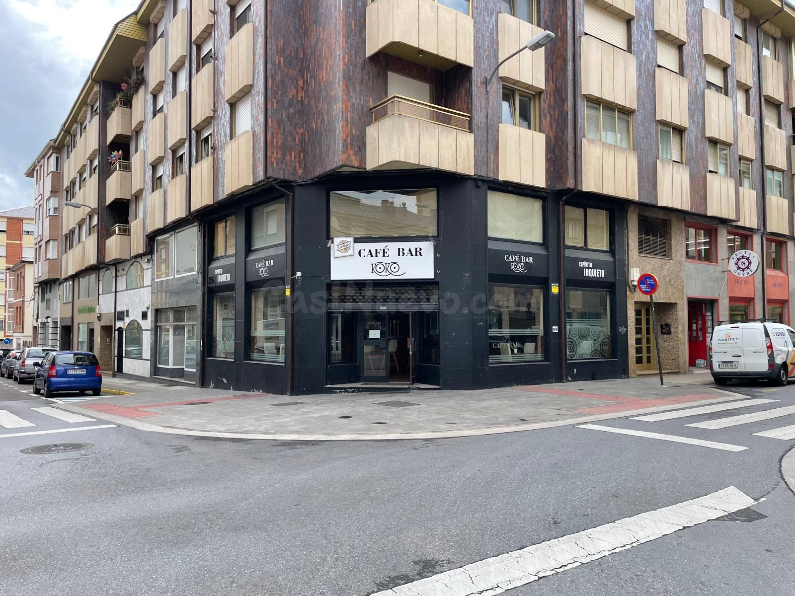 SE VENDE CAFÉ-BAR ZONA ALTA
