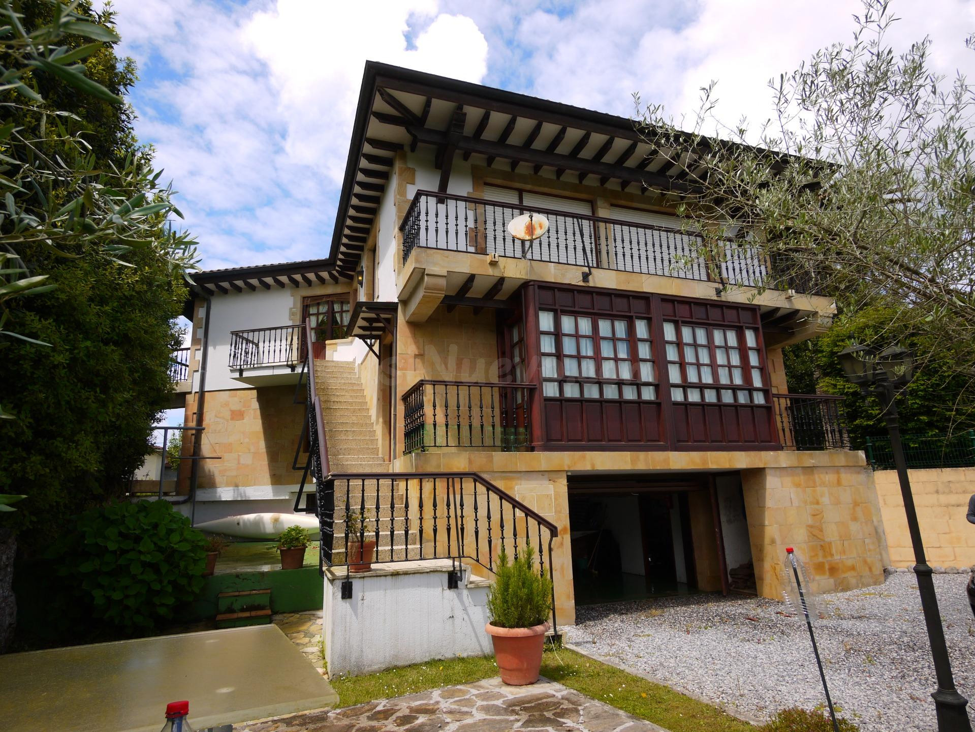Exclusivo chalet independiente con gran parcela junto a la p - foto 2