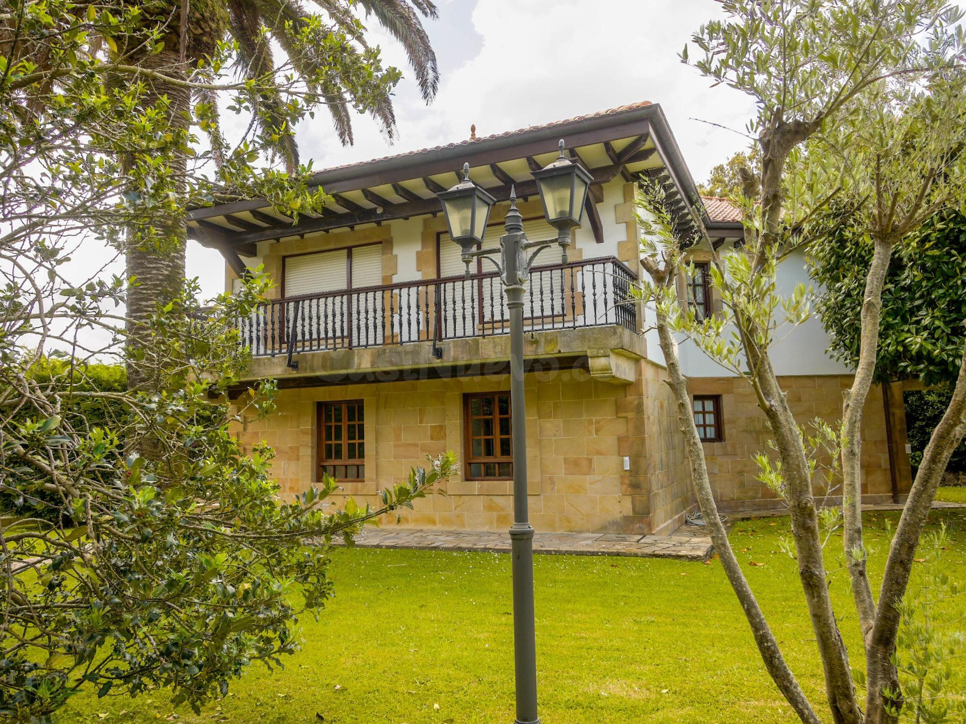 Exclusivo chalet independiente con gran parcela junto a la p - foto 3