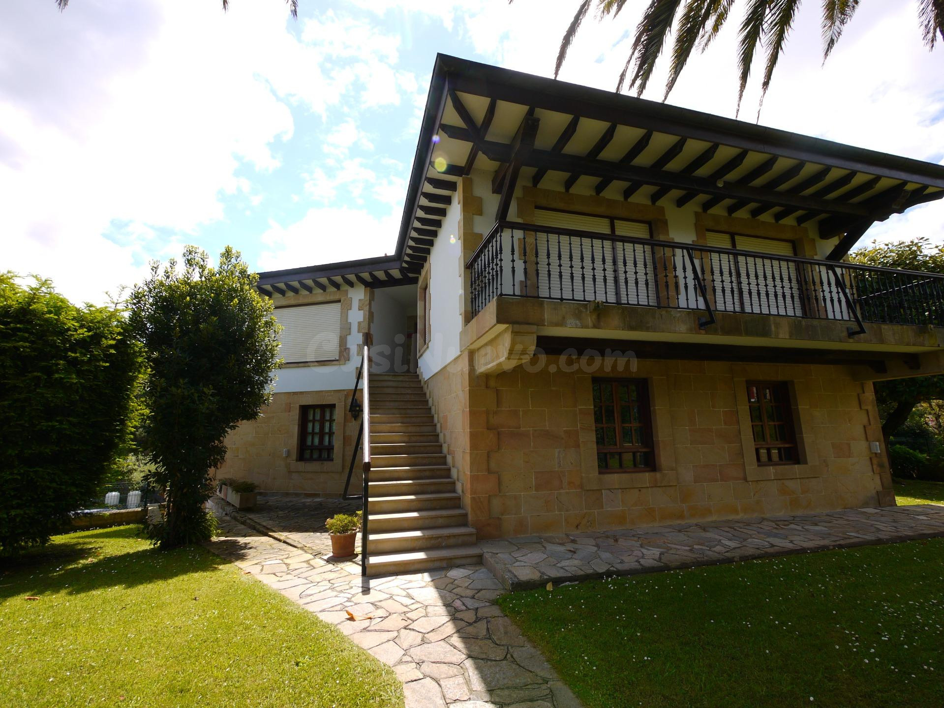 Exclusivo chalet independiente con gran parcela junto a la p - foto 5