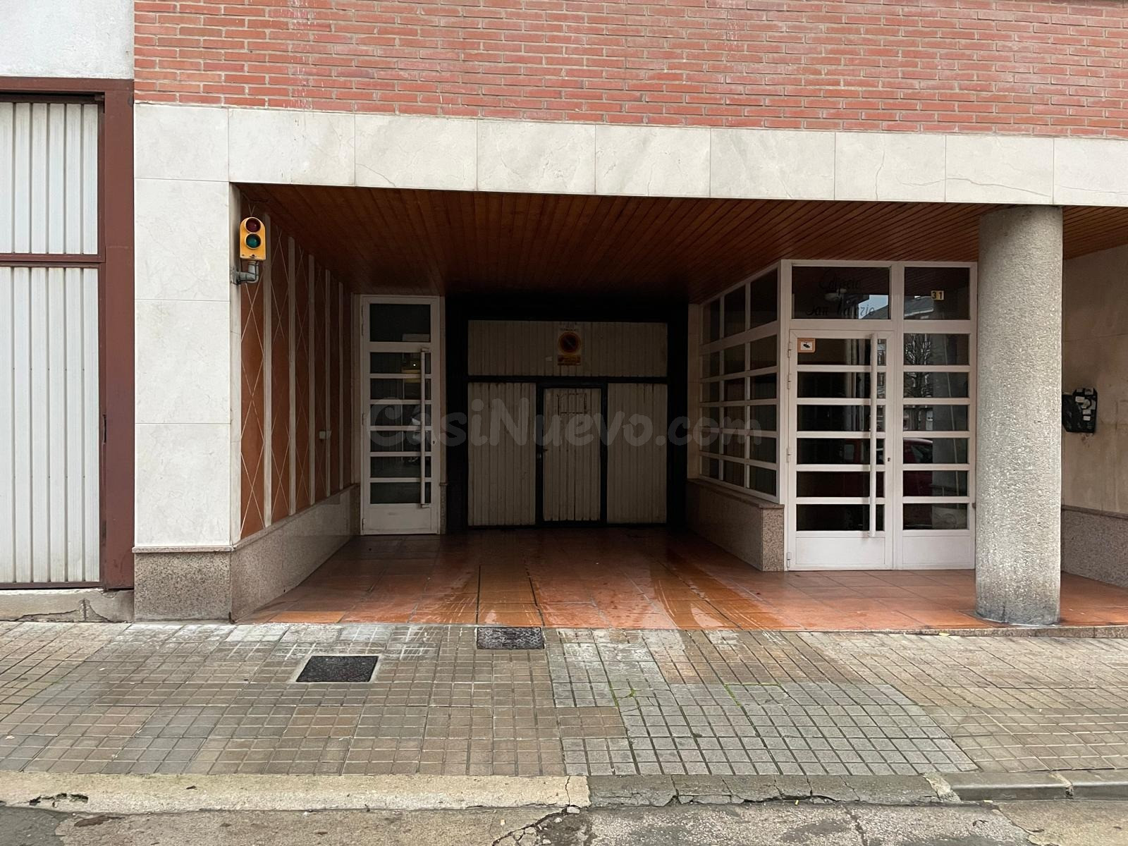SE VENDE PLAZA DE GARAJE EN ZONA ALTA - foto 2