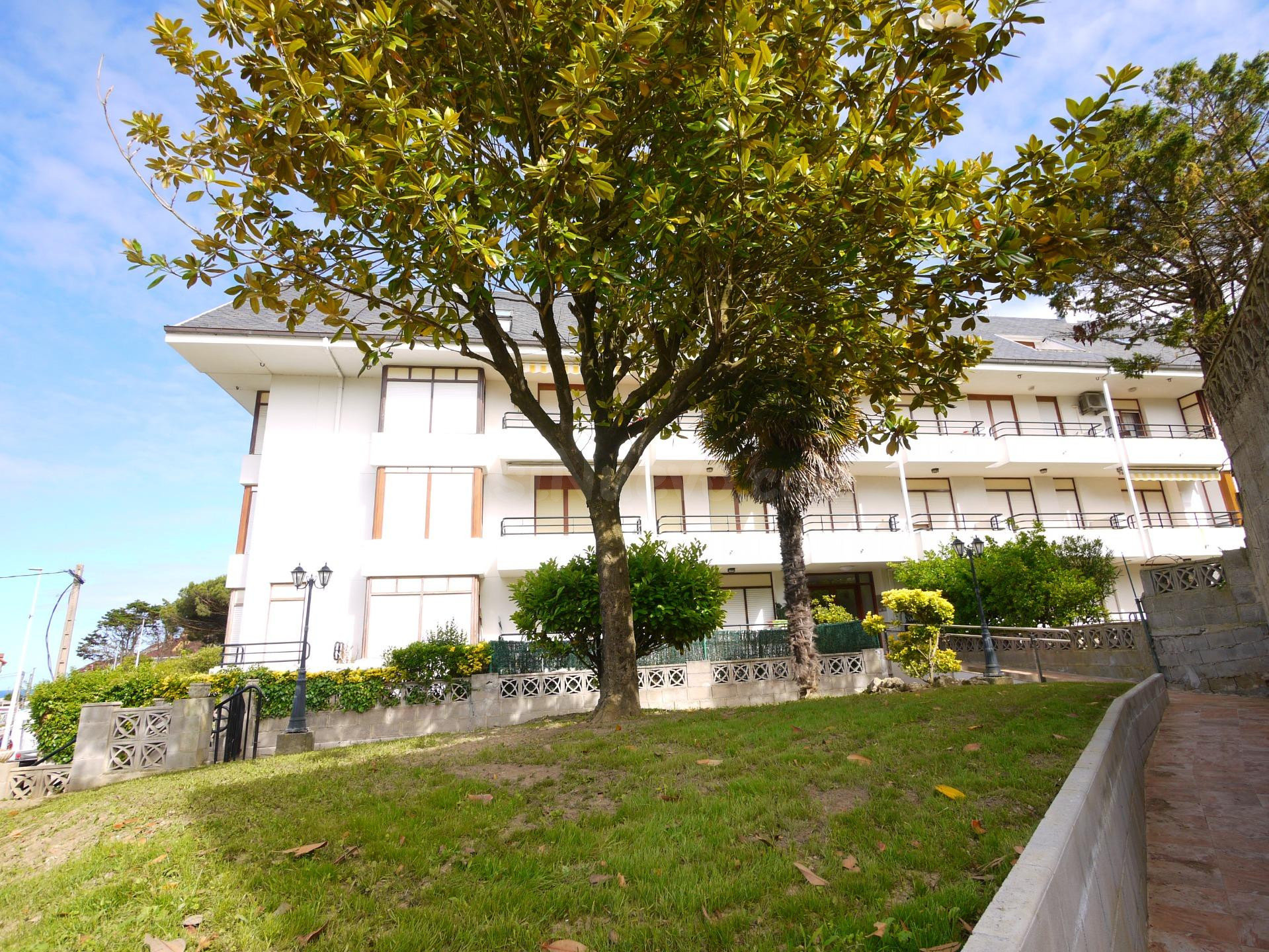 Apartamento con espectacular terraza de 56 m2 a pocos metros de la playa de Isla - foto 3