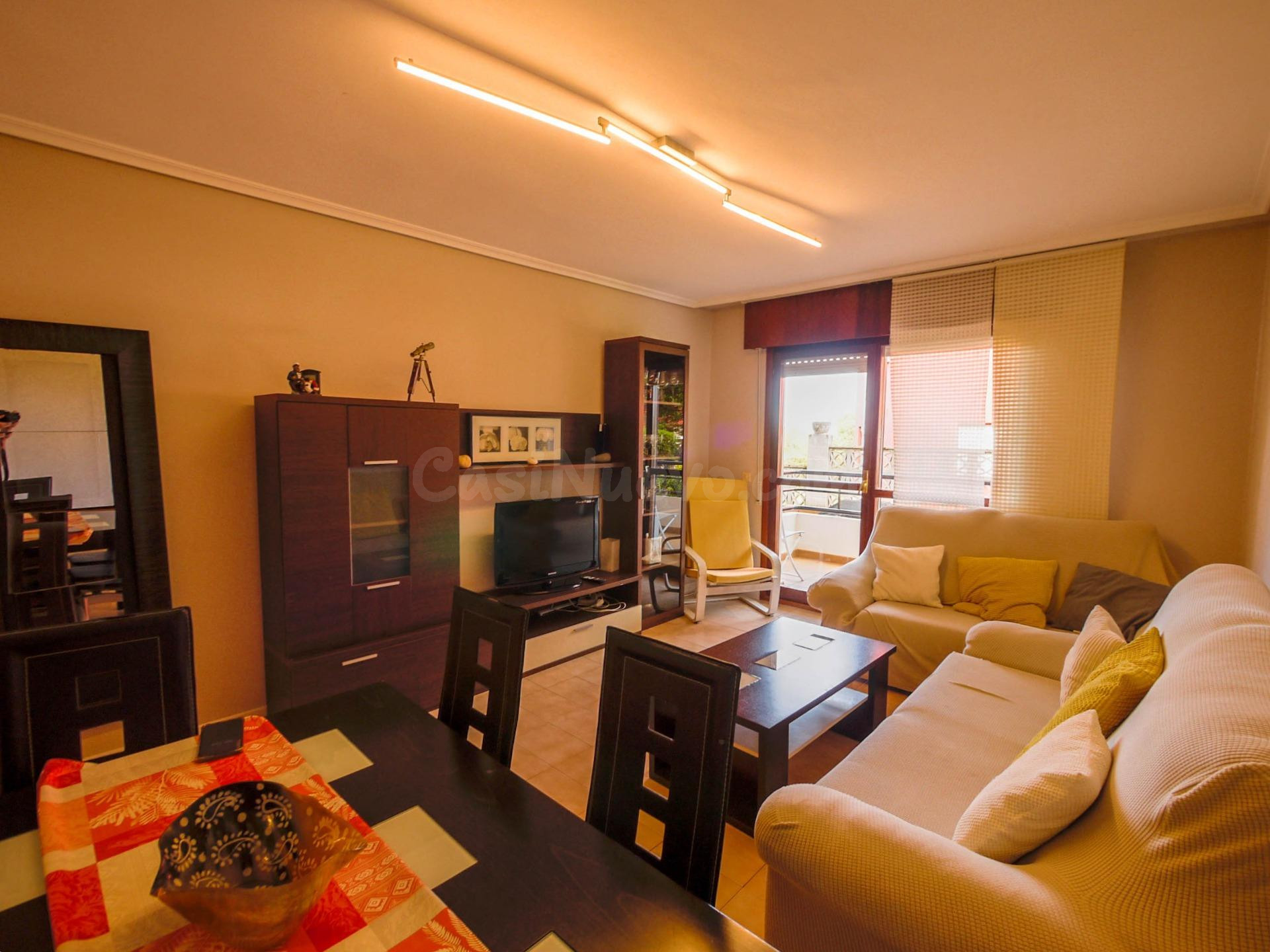 Apartamento con espectacular terraza de 56 m2 a pocos metros de la playa de Isla - foto 4