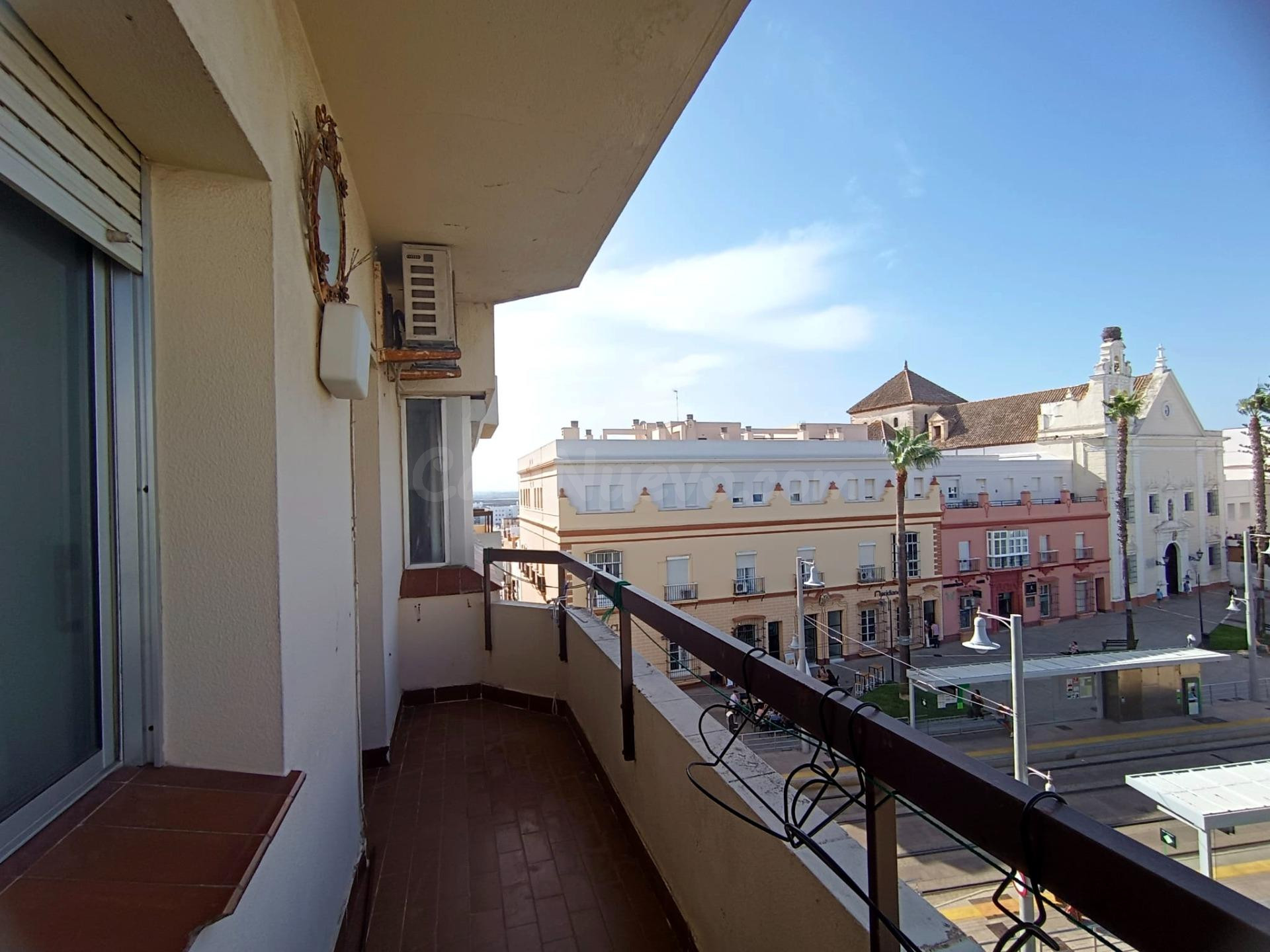 Magnífico piso de 4 dormitorios con terraza y vistas a la Plaza del Carmen