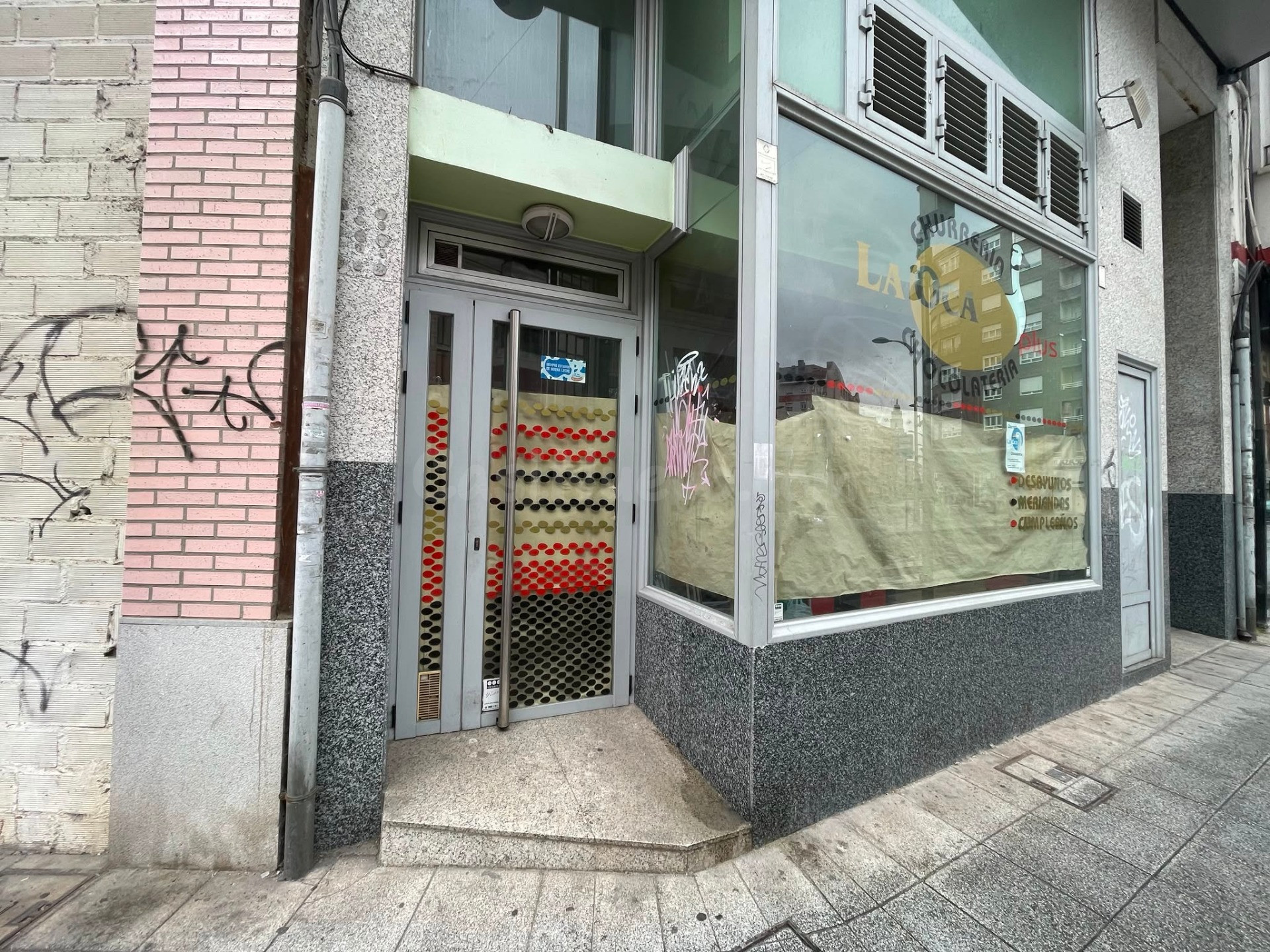 SE ALQUILA LOCAL EN ZONA CENTRO - foto 2