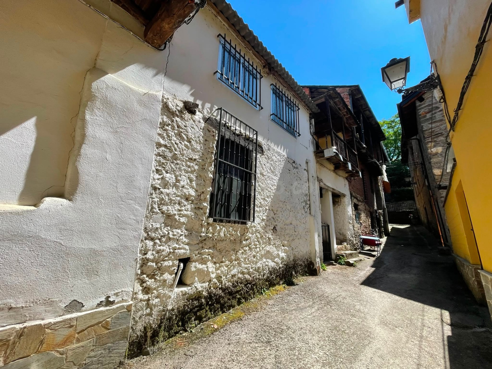 SE VENDE CASA DE PUEBLO Y MUCHAS PARCELAS RÚSTICAS