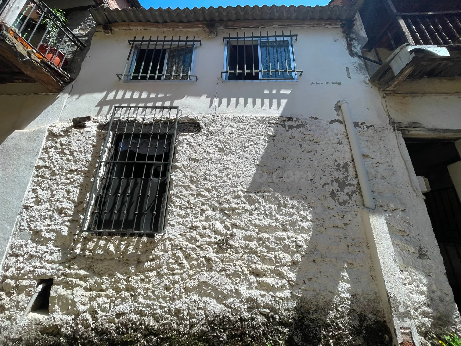 SE VENDE CASA DE PUEBLO Y MUCHAS PARCELAS RÚSTICAS - foto 2