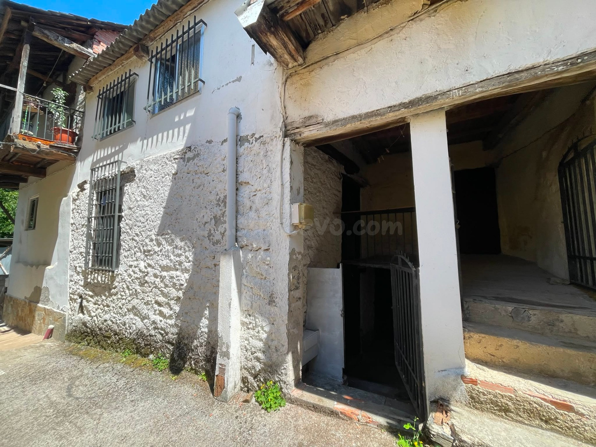 SE VENDE CASA DE PUEBLO Y MUCHAS PARCELAS RÚSTICAS - foto 3