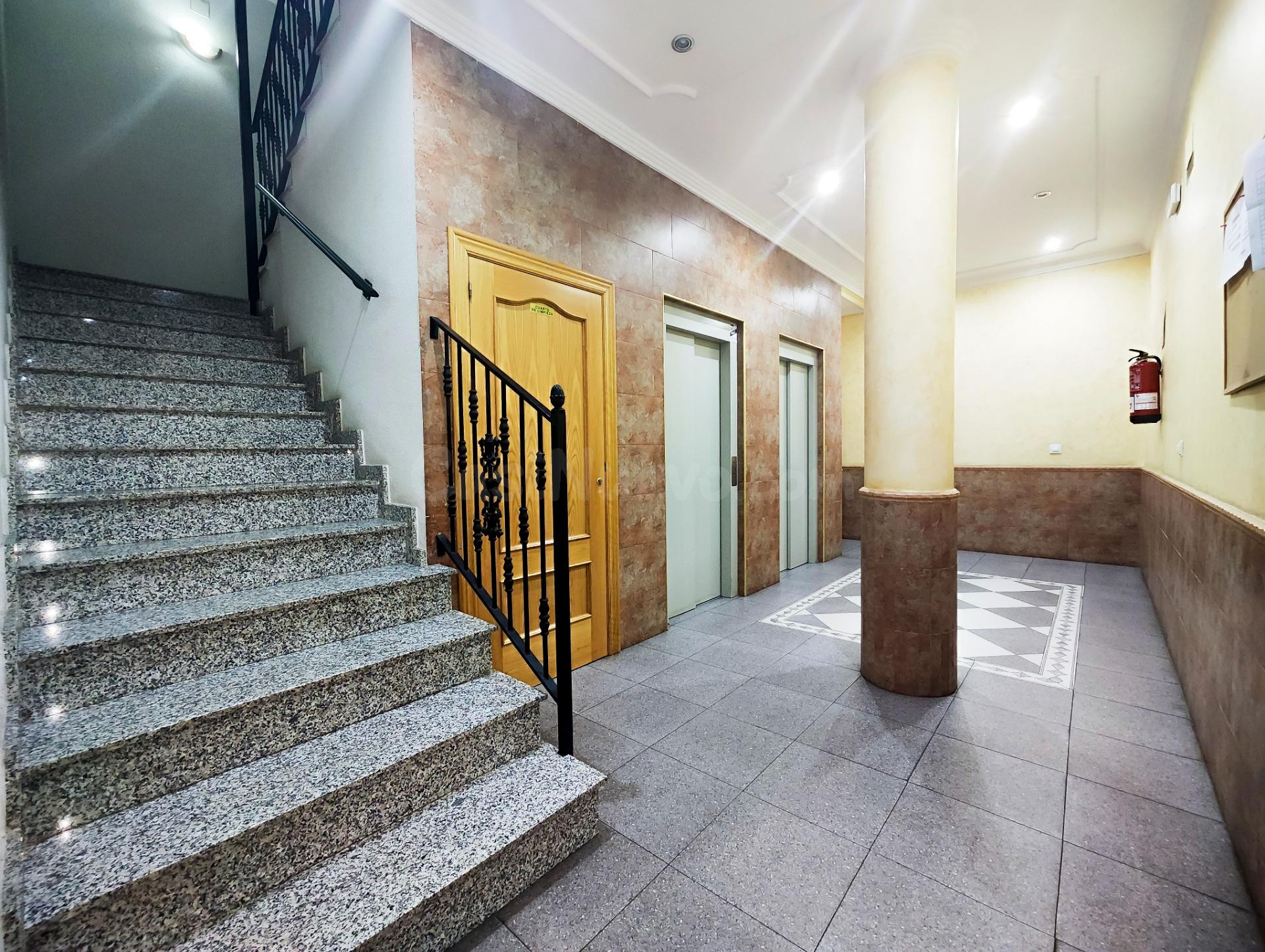 Piso con cochera Calle Cordoba