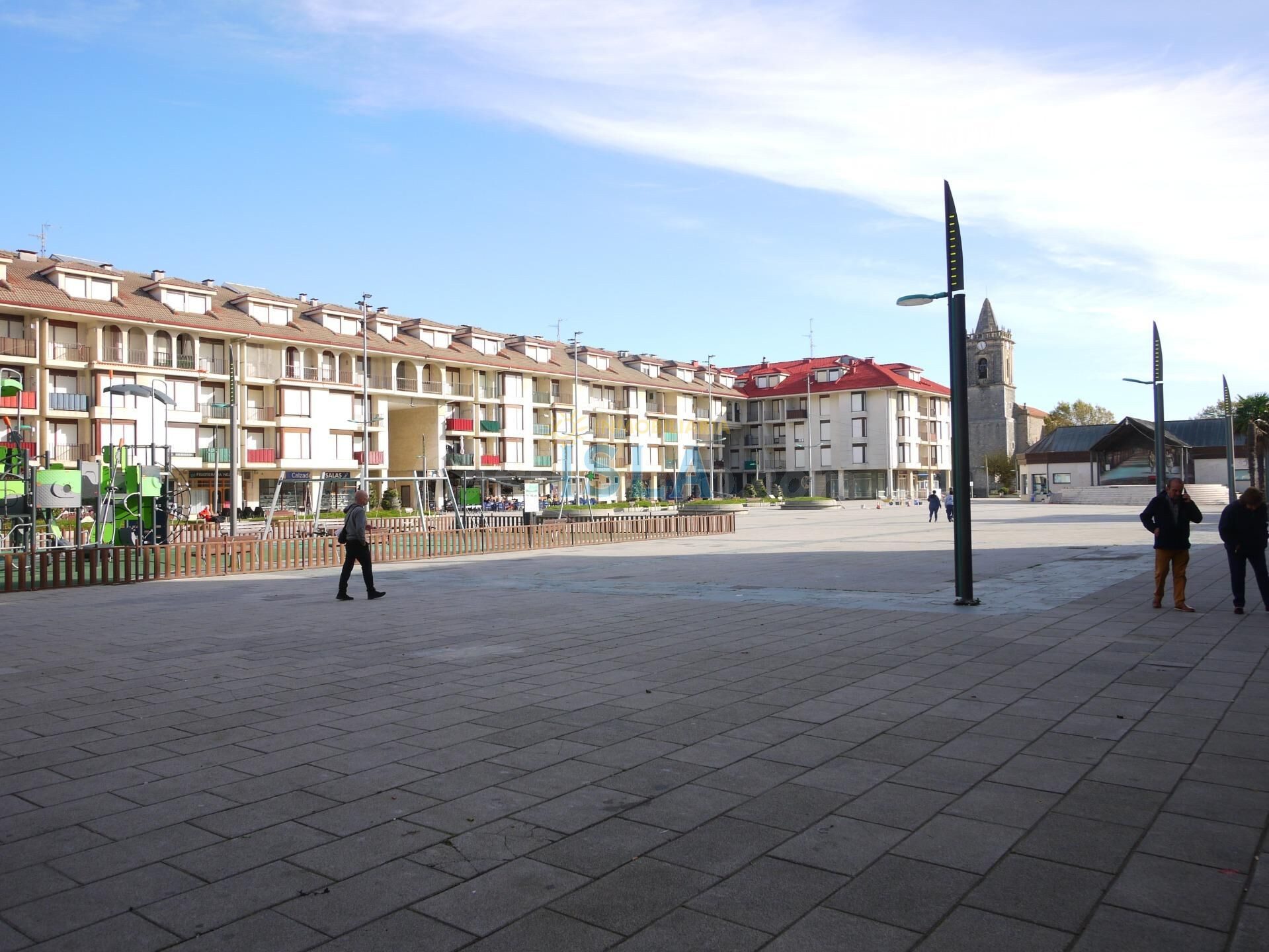 Luminoso piso de 3 habitaciones en el centro de Noja, a un paso de la playa de Trengandín