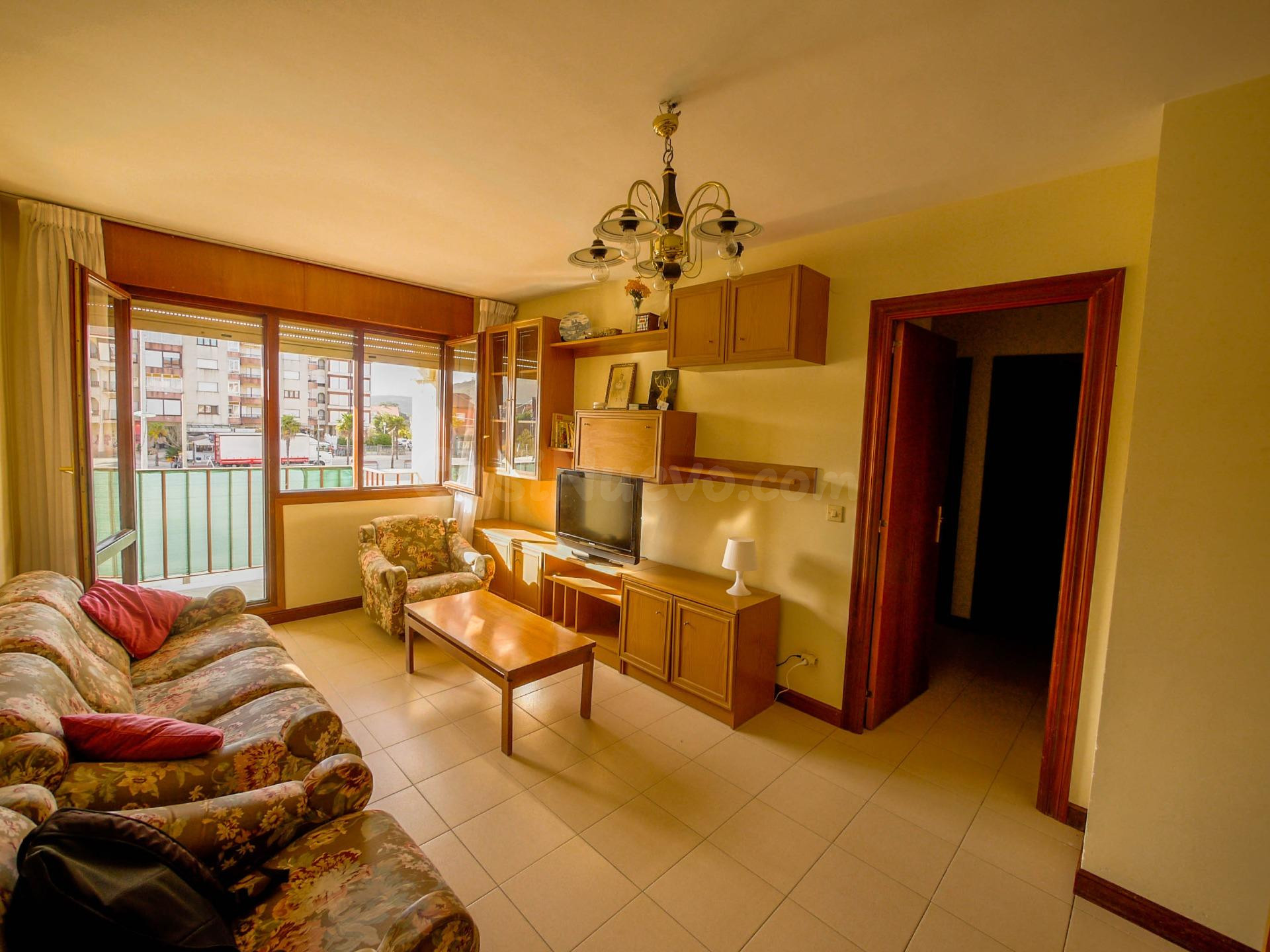 Luminoso piso de 3 habitaciones en el centro de Noja, a un paso de la playa de Trengandín - foto 2