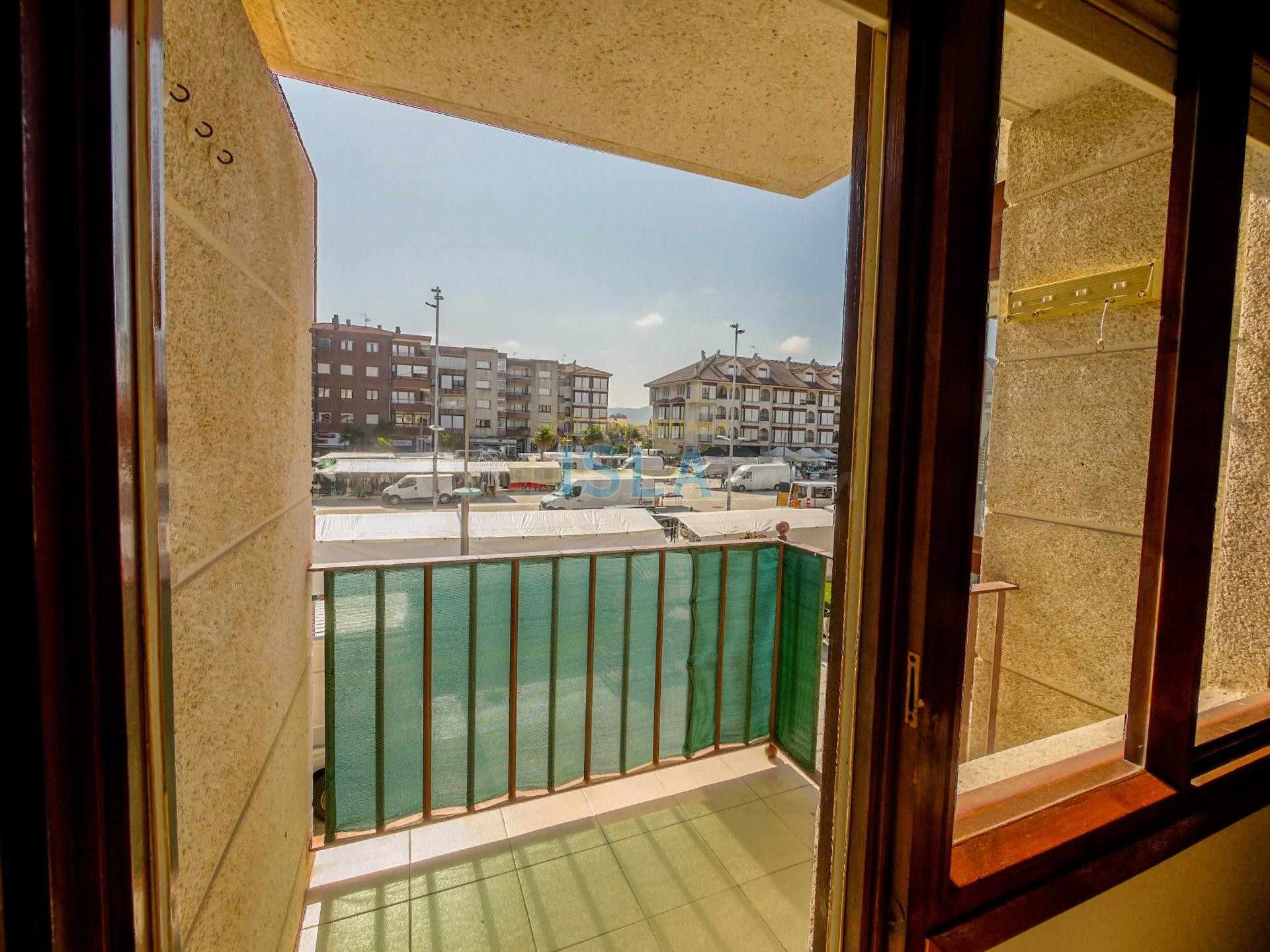 Luminoso piso de 3 habitaciones en el centro de Noja, a un paso de la playa de Trengandín - foto 3