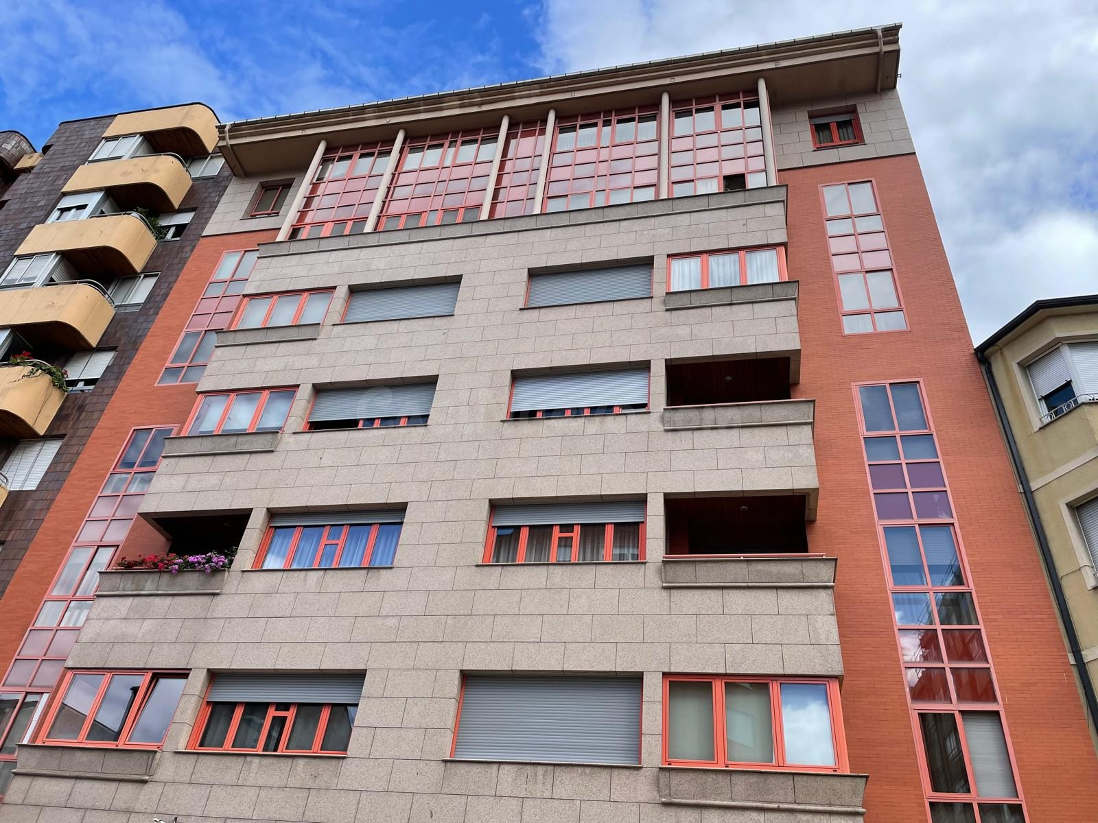 SE VENDE PISO SOLEADO CON TERRAZA ZONA CORREOS - foto 2