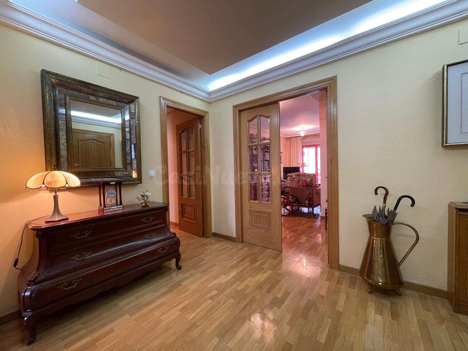 SE VENDE PISO SOLEADO CON TERRAZA ZONA CORREOS - foto 4
