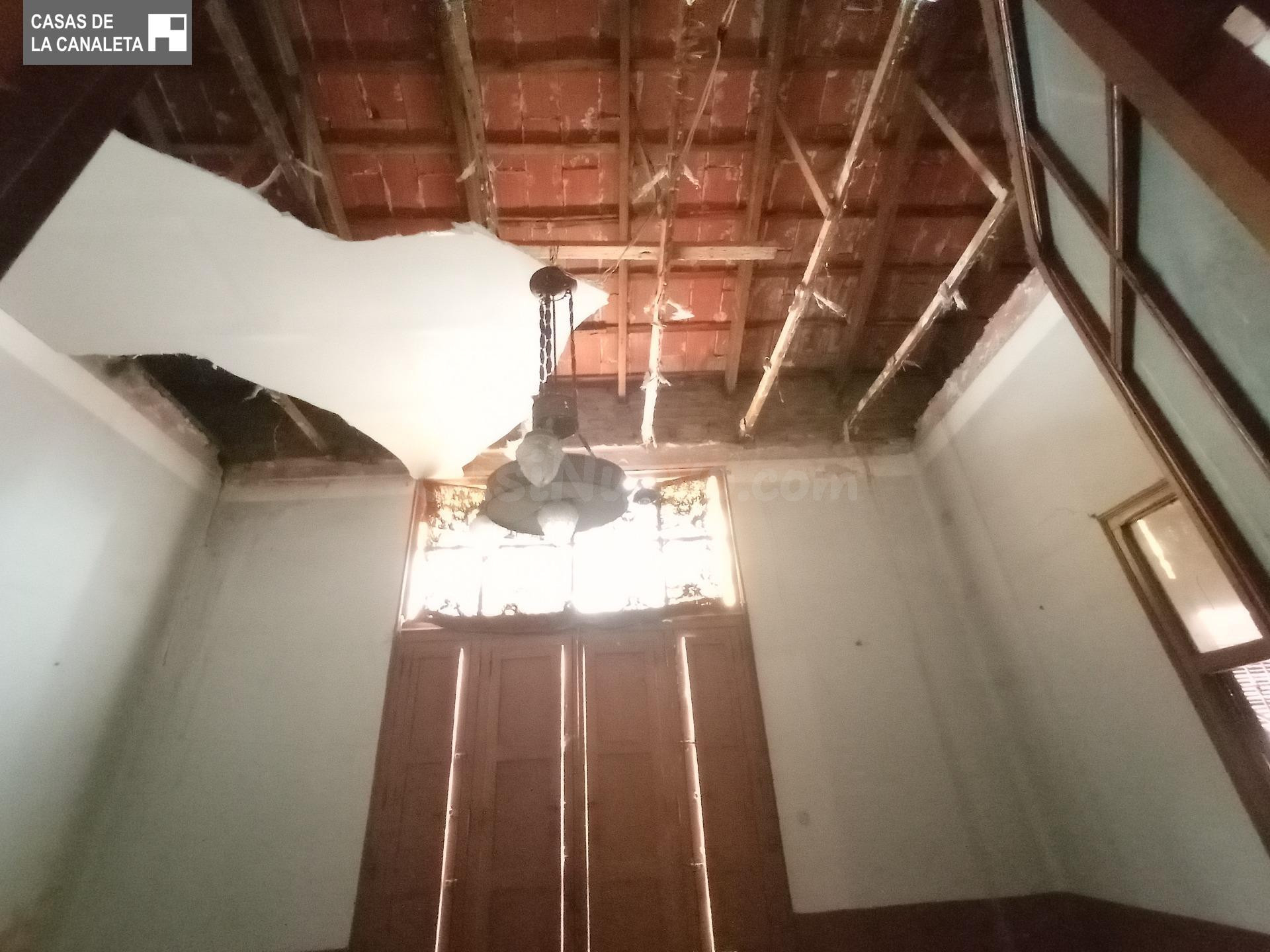 CASA INDEPENDIENTE EN MISLATA PARA DERRIBAR O REHABILITAR TO - foto 4