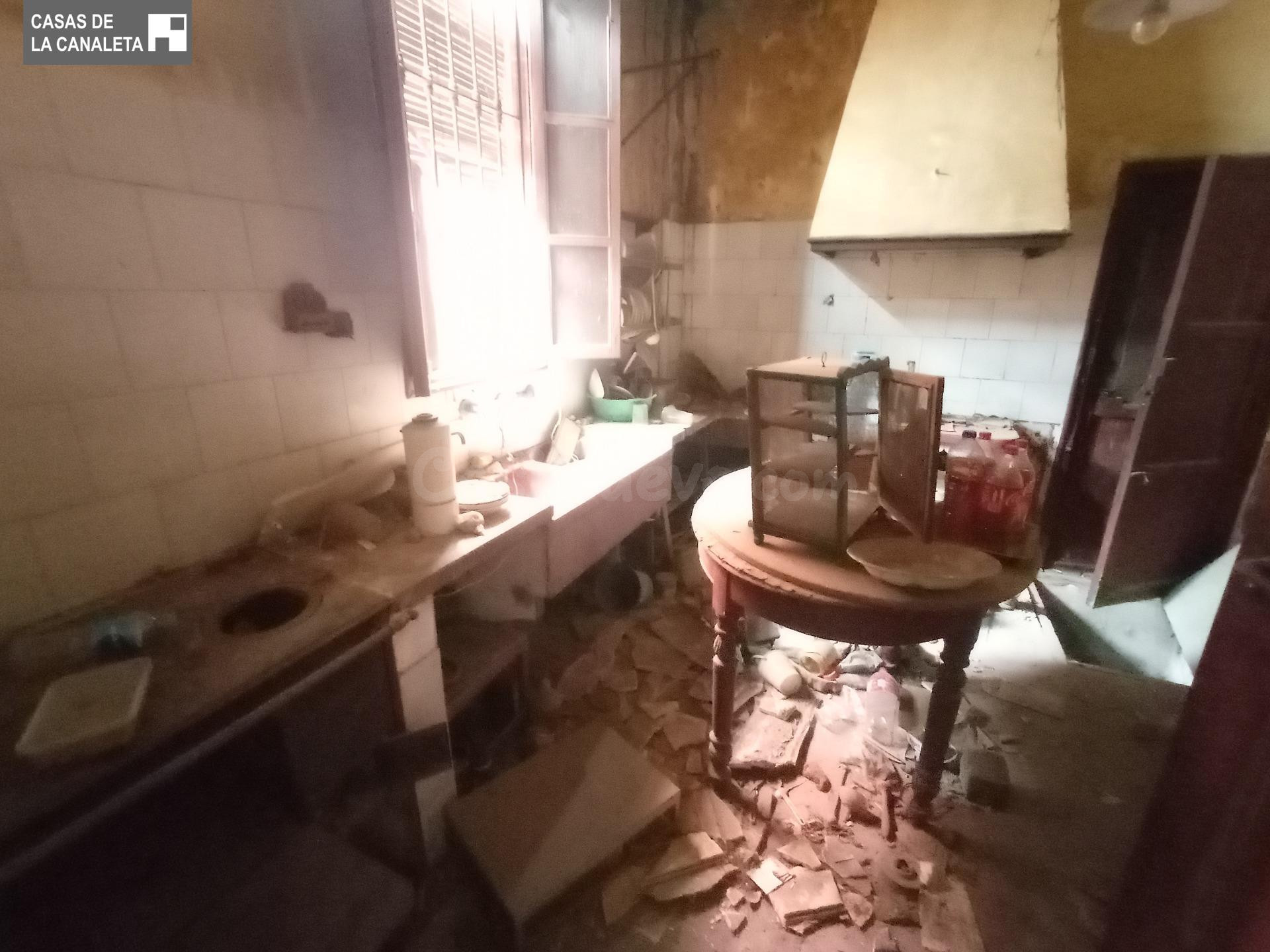 CASA INDEPENDIENTE EN MISLATA PARA DERRIBAR O REHABILITAR TO - foto 5