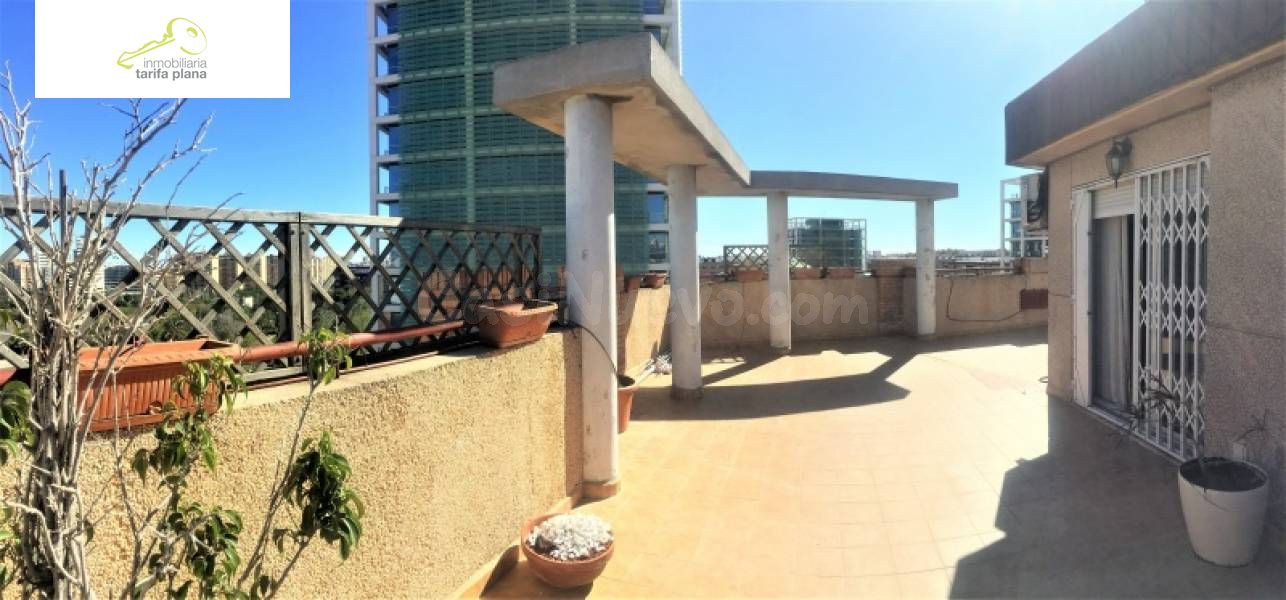 Ático de 90m2 y 50m2 de terraza con vistas al río y al lado  - foto 5
