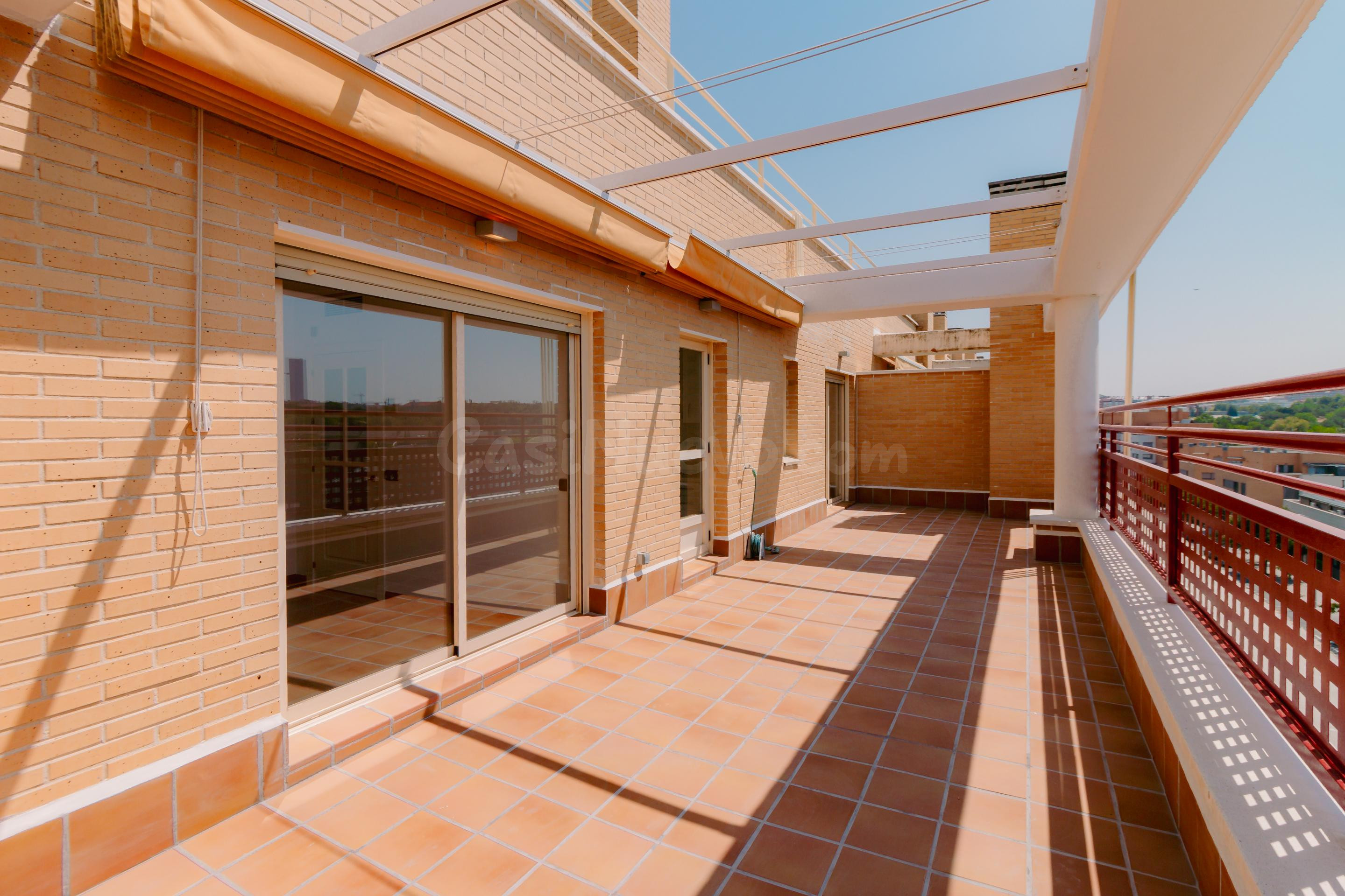 PRECIOSO ÁTICO CON TERRAZA EN EL CORAZÓN DE MONTECARMELO