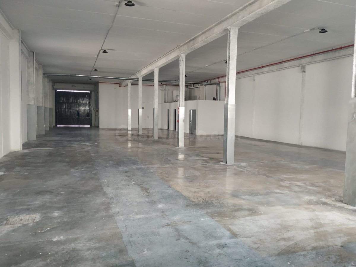 NAVE 1000 M2 POLIGONO BOCH CREVILLENTE