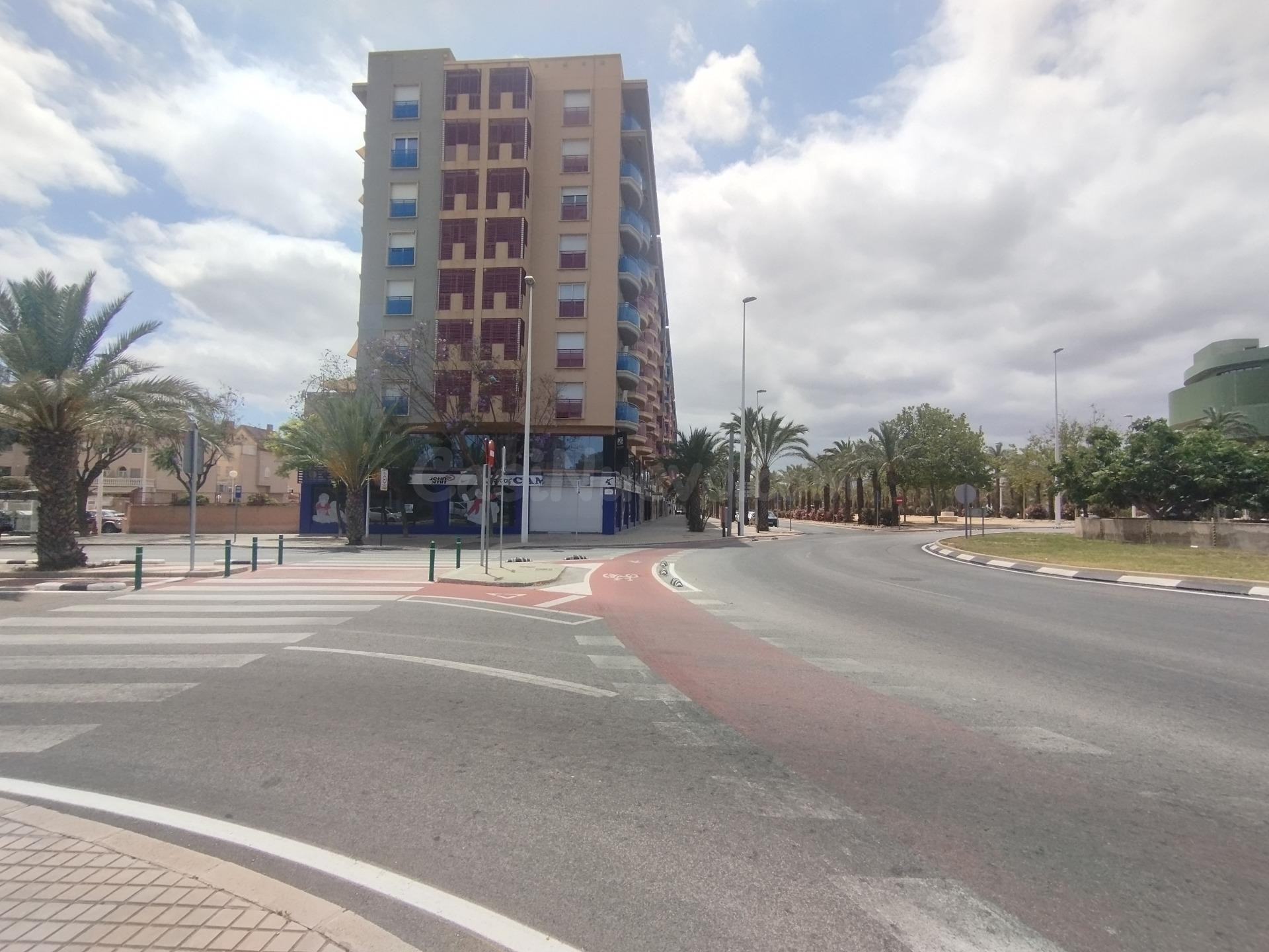 EXCENTE ubicación - LOCAL DE 306 M2 EN ALTABIX
