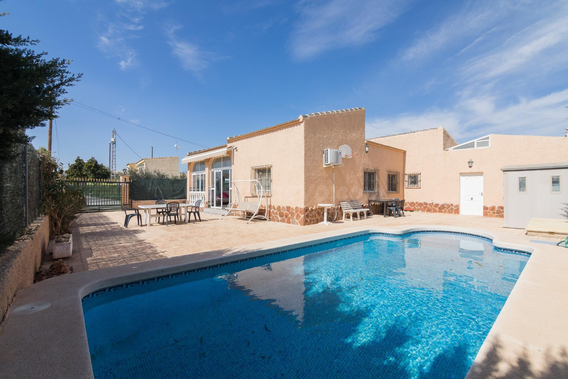 CHALET JUNTO CASCO URBANO